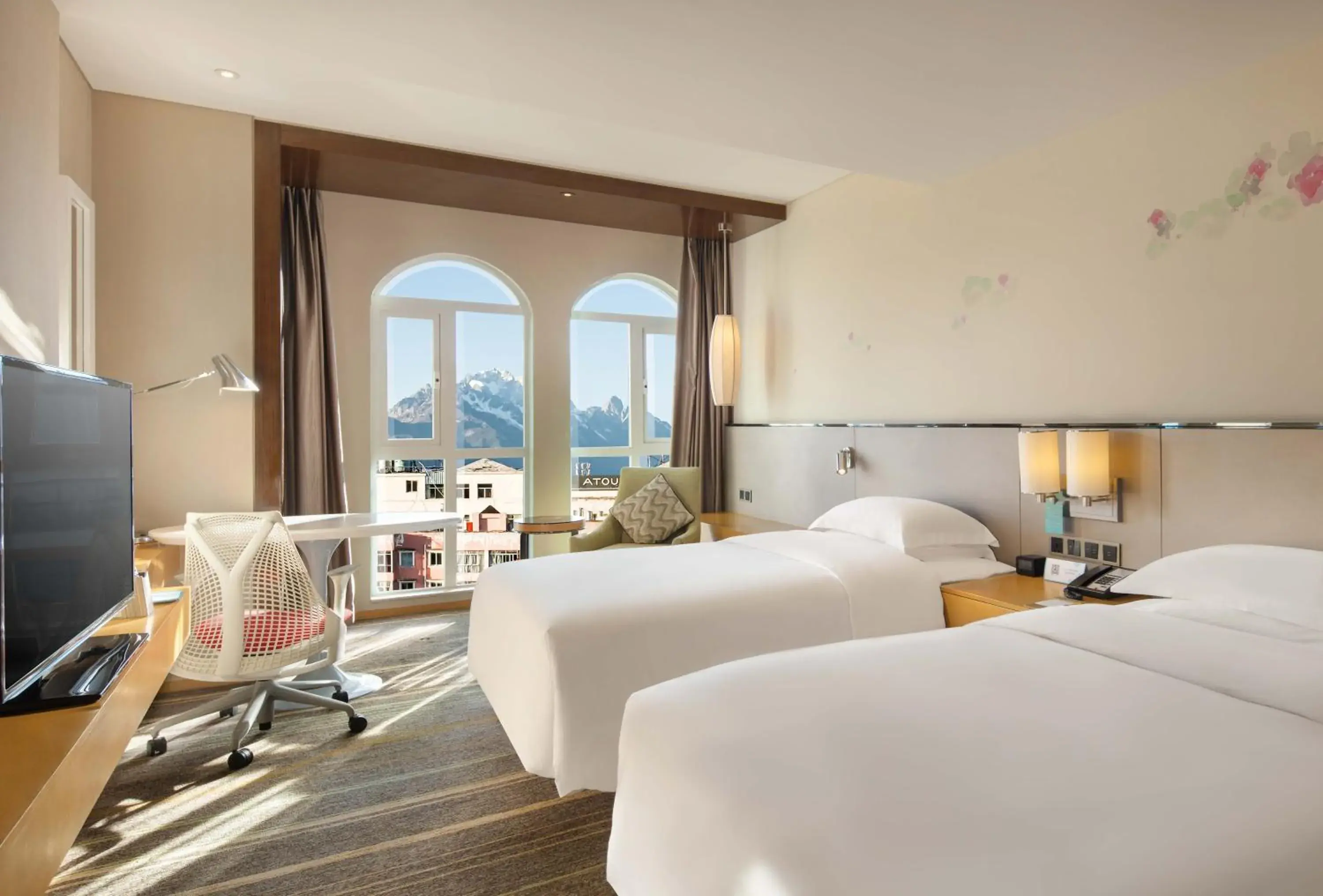 View (from property/room), Bed in Hilton Garden Inn Lijiang View (from property/room), Bed in Hilton Garden Inn Lijiang