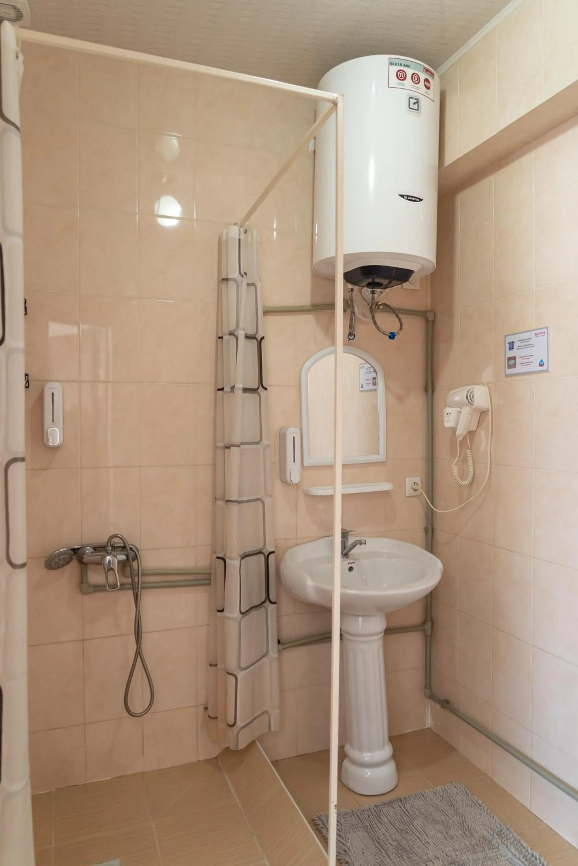 Shower in Baytor Guest House