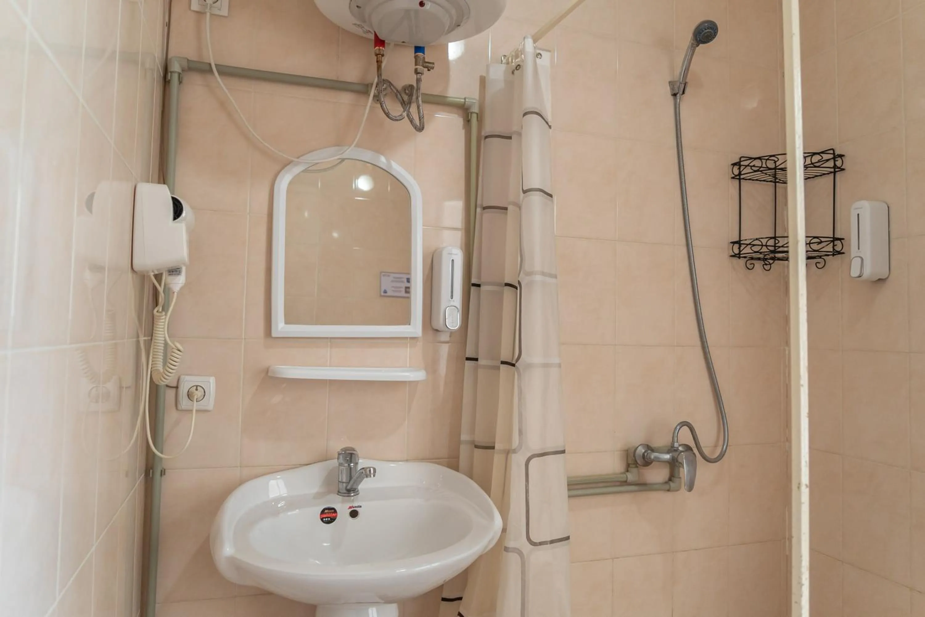 Shower in Baytor Guest House