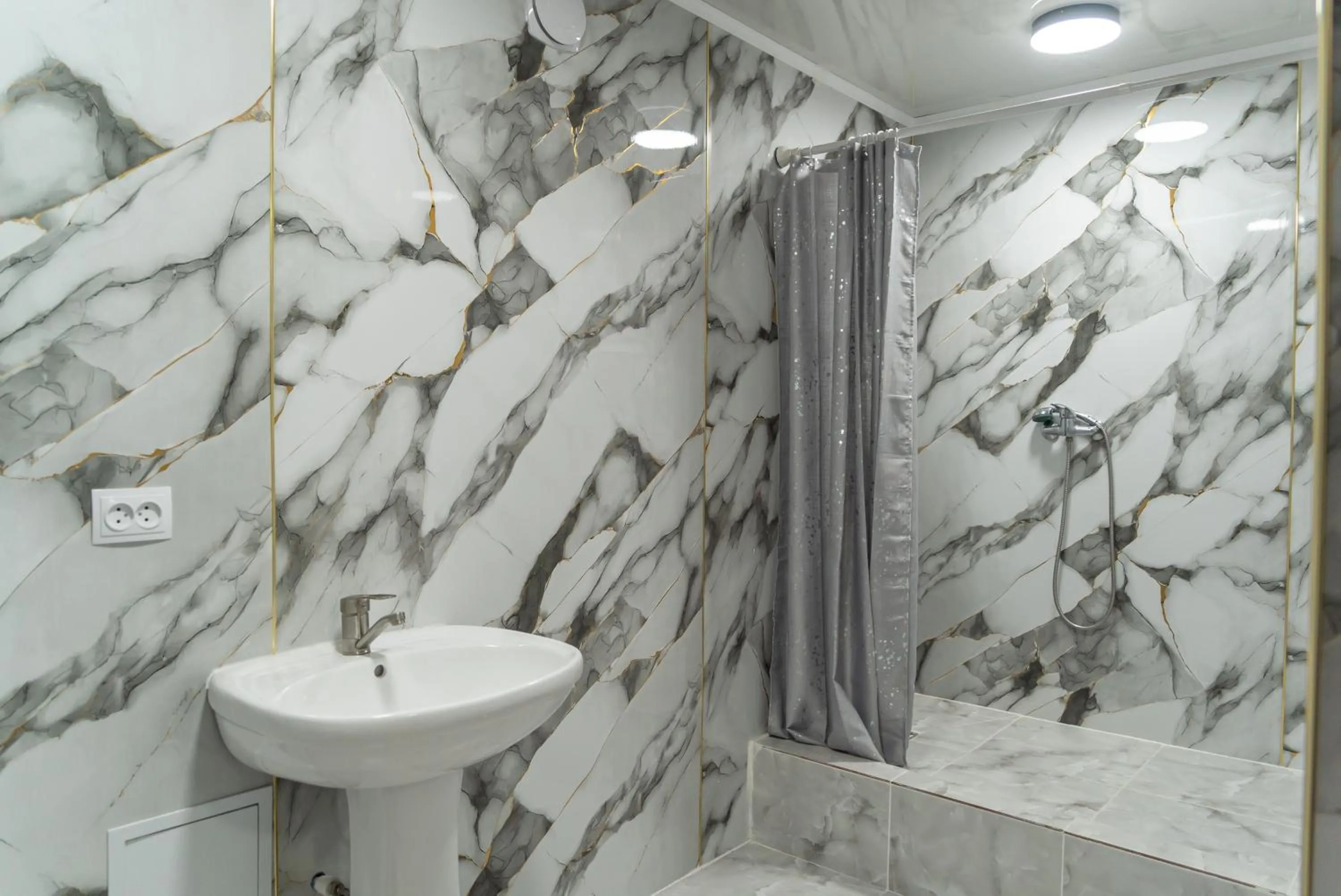 Shower in Baytor Guest House