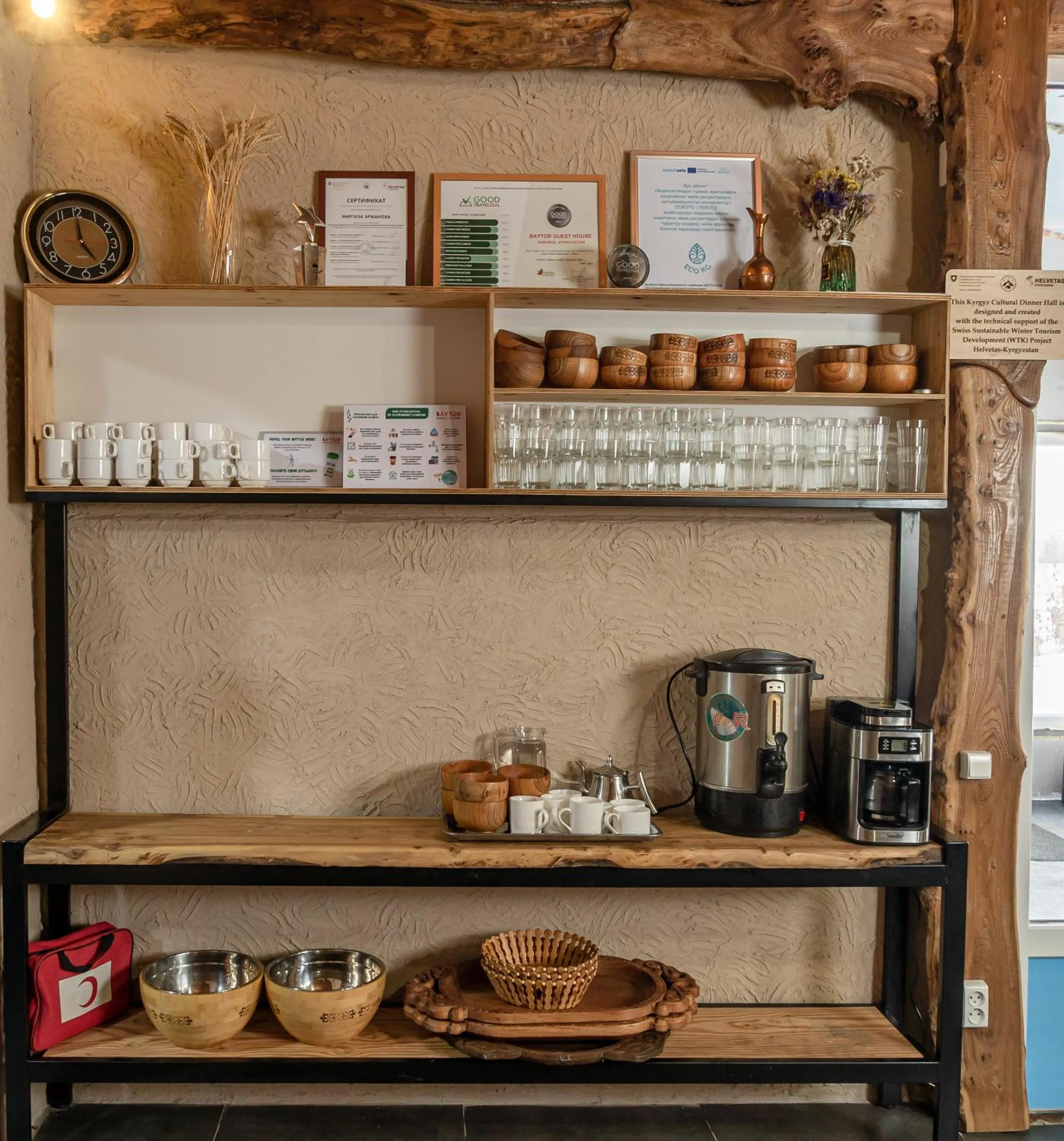 Communal kitchen in Baytor Guest House