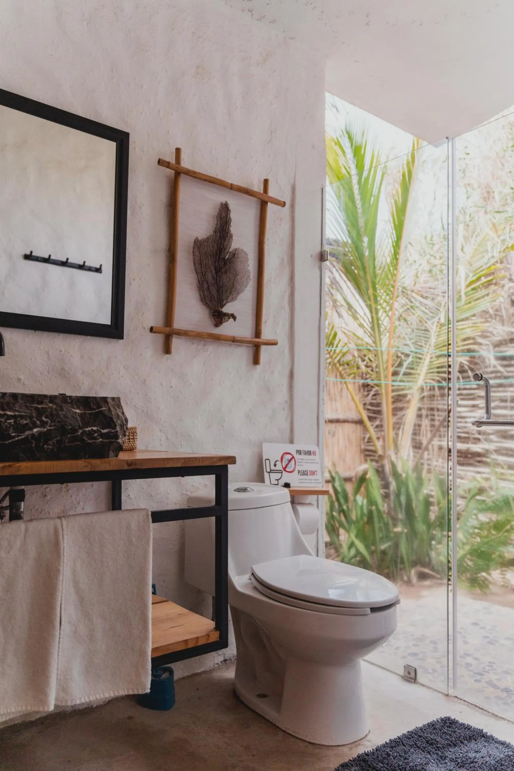 Toilet in Toninas México Bungalow