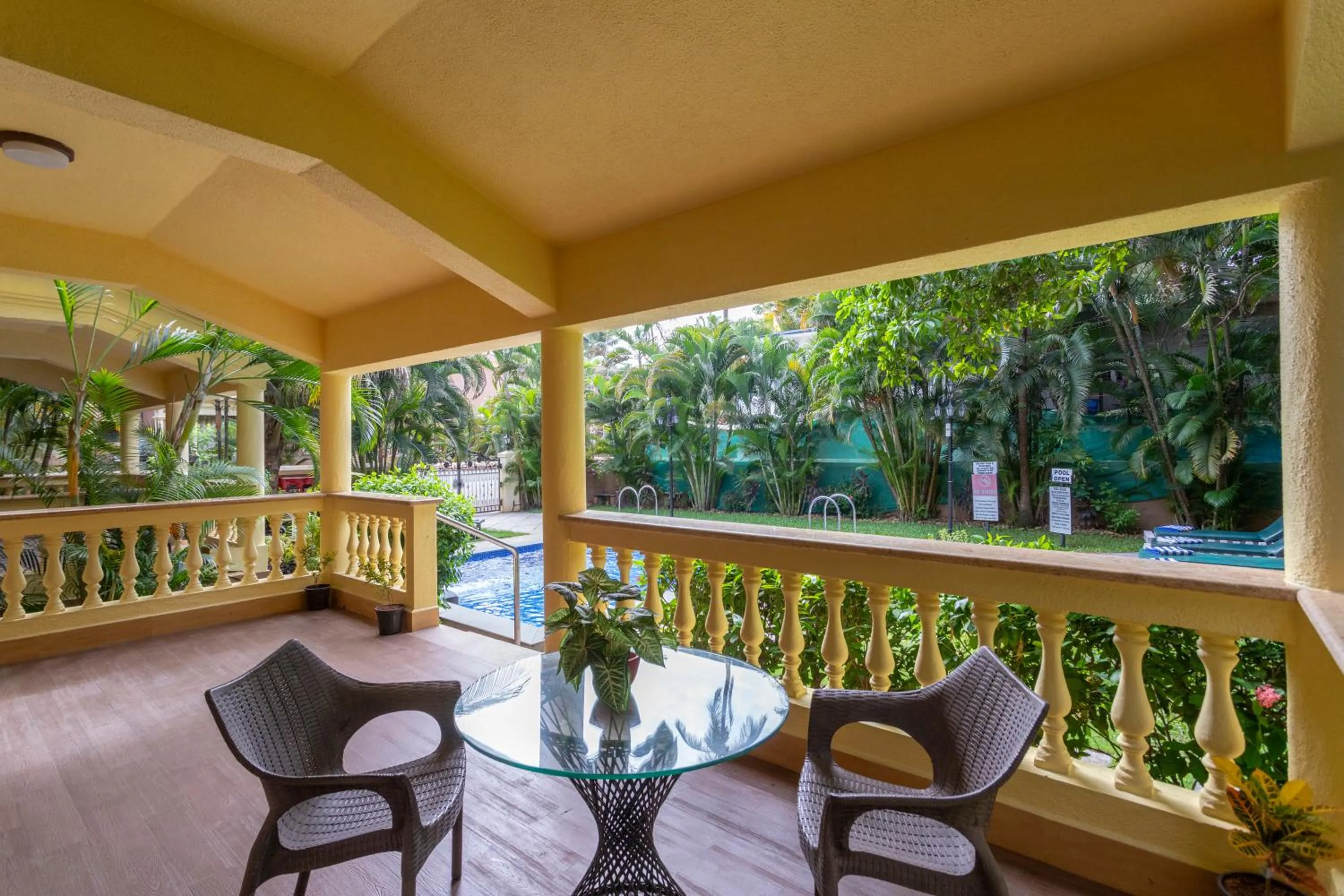 Seating area in De Mandarin Beach Resort Suites & Villas, Candolim