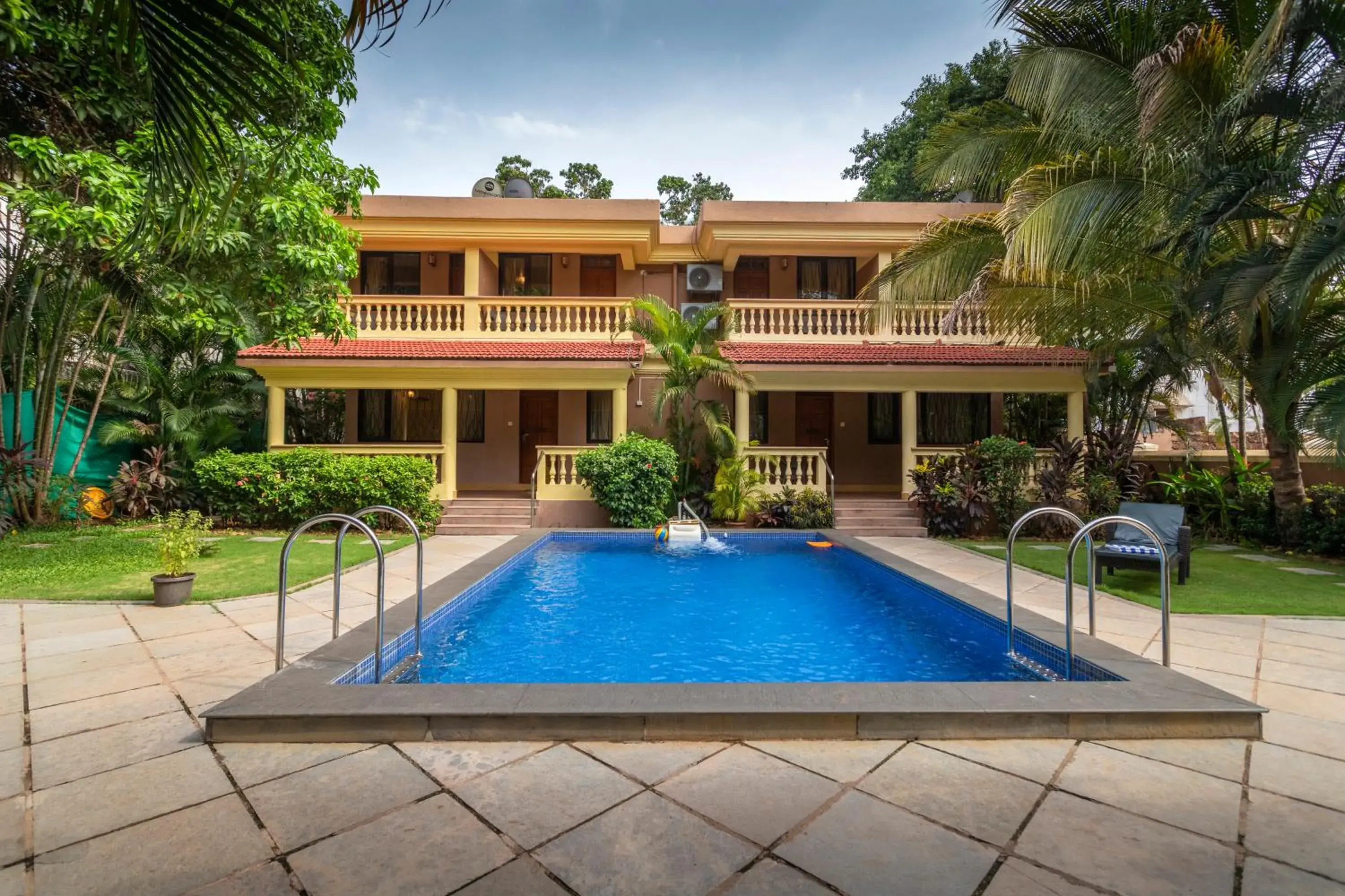 Facade/entrance in De Mandarin Beach Resort Suites & Villas, Candolim Facade/entrance in De Mandarin Beach Resort Suites & Villas, Candolim