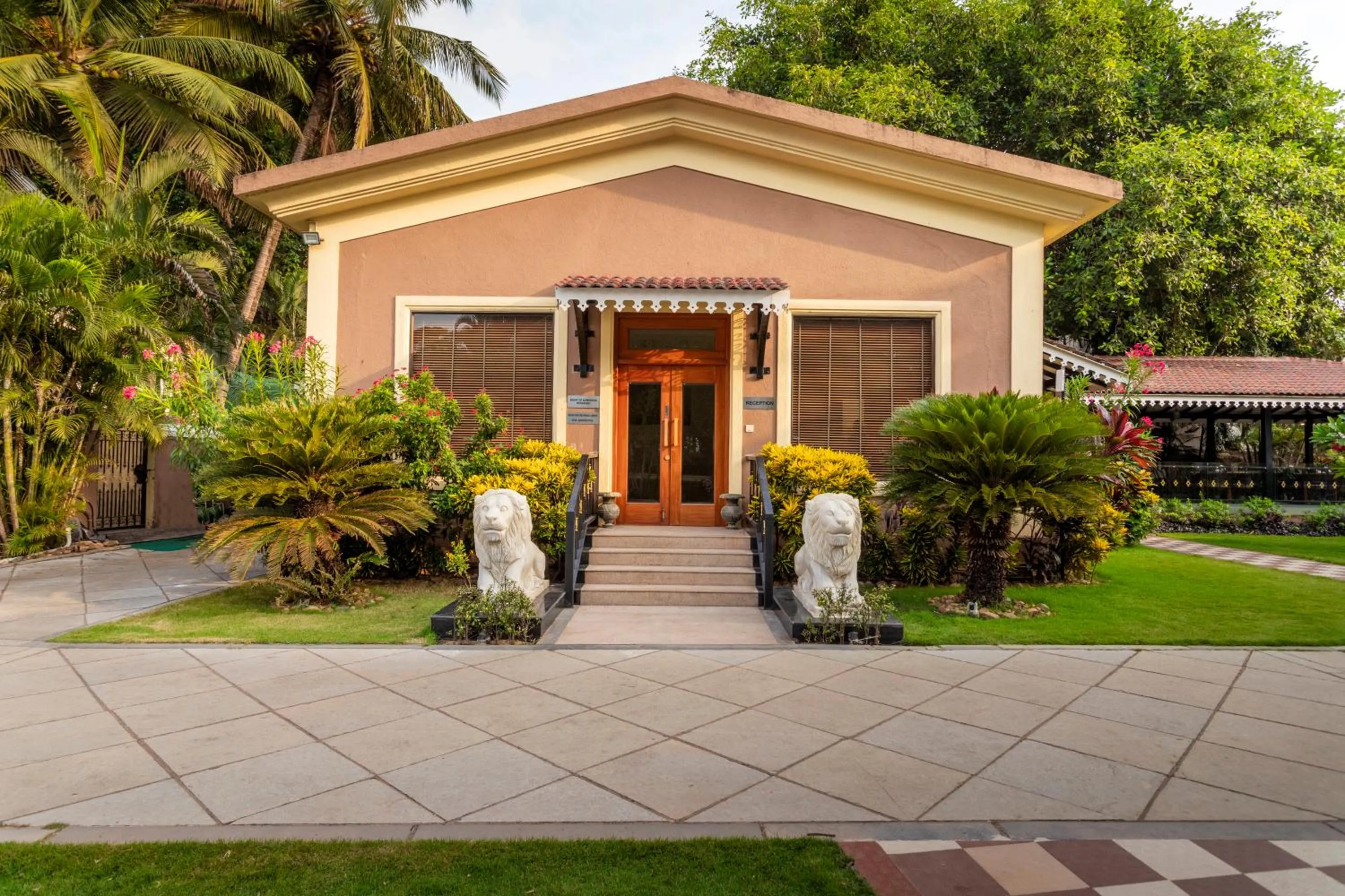 Facade/entrance in De Mandarin Beach Resort Suites & Villas, Candolim