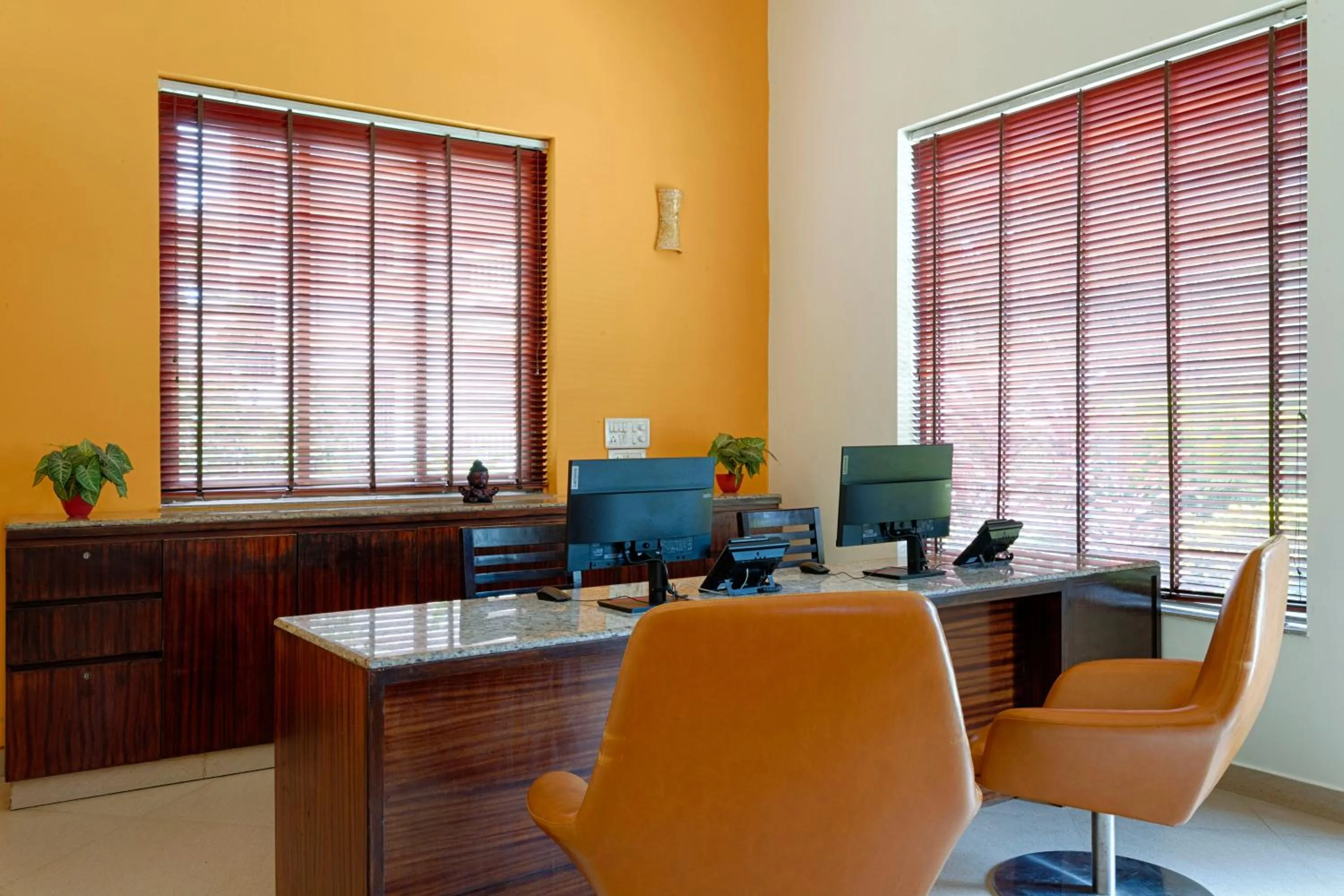 Lobby or reception in De Mandarin Beach Resort Suites & Villas, Candolim