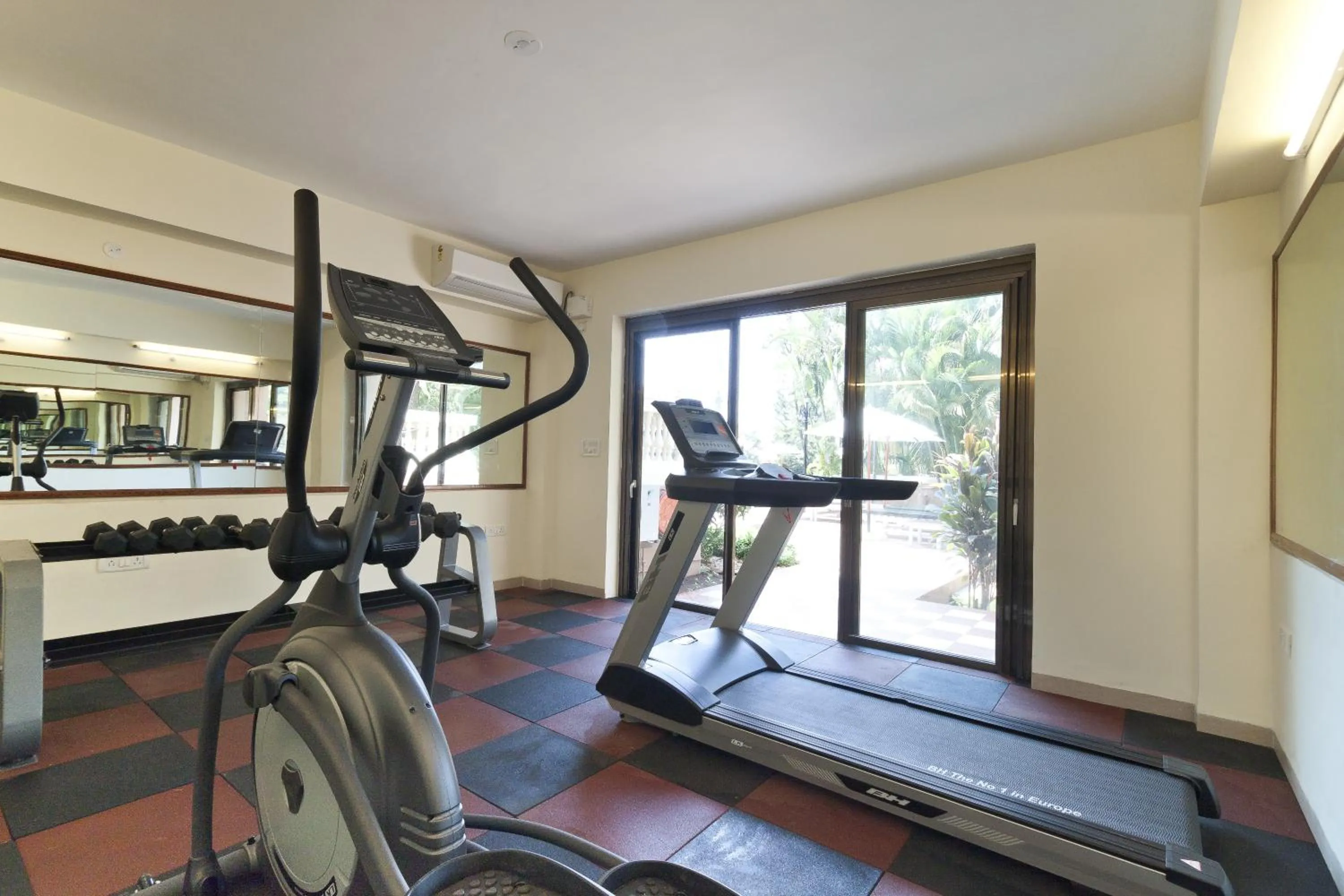 Fitness centre/facilities in De Mandarin Beach Resort Suites & Villas, Candolim