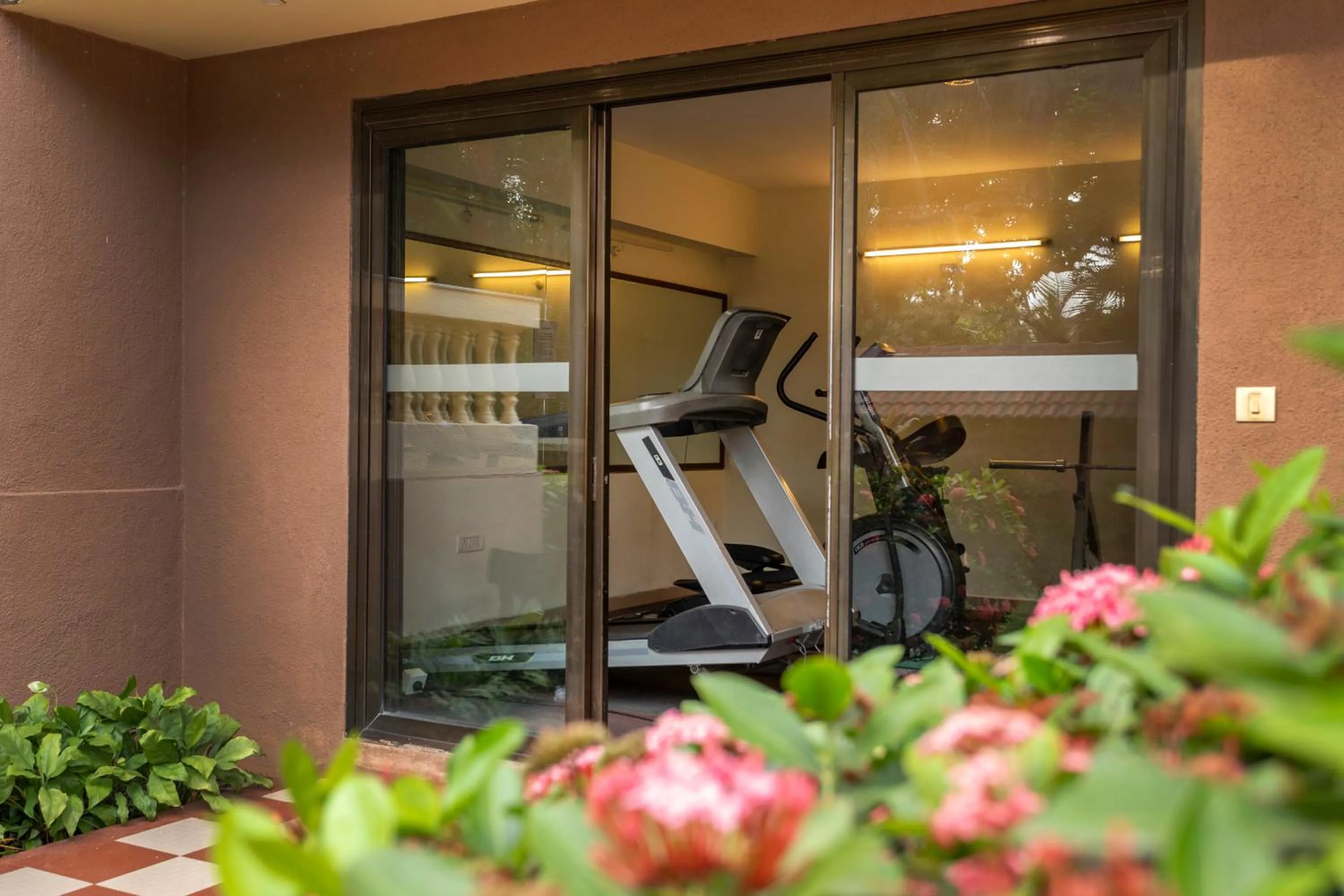 Fitness centre/facilities in De Mandarin Beach Resort Suites & Villas, Candolim