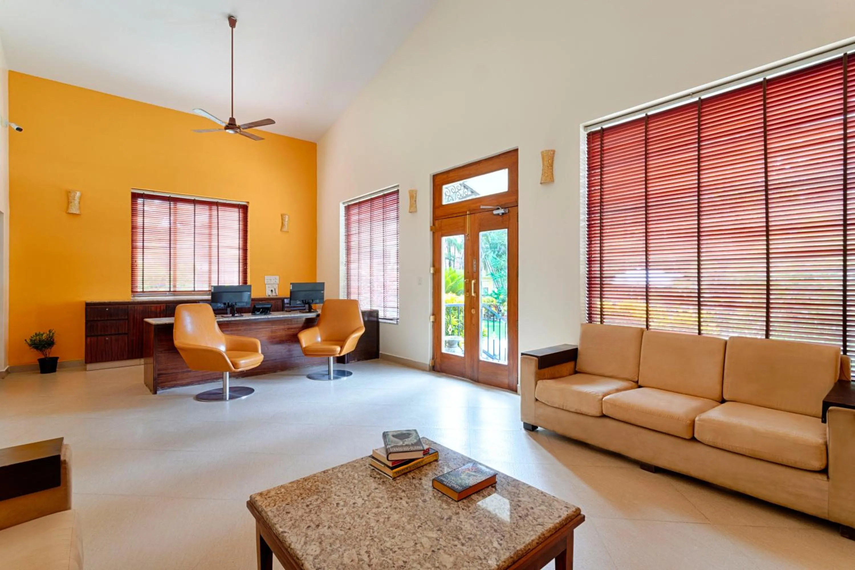 Lobby or reception in De Mandarin Beach Resort Suites & Villas, Candolim