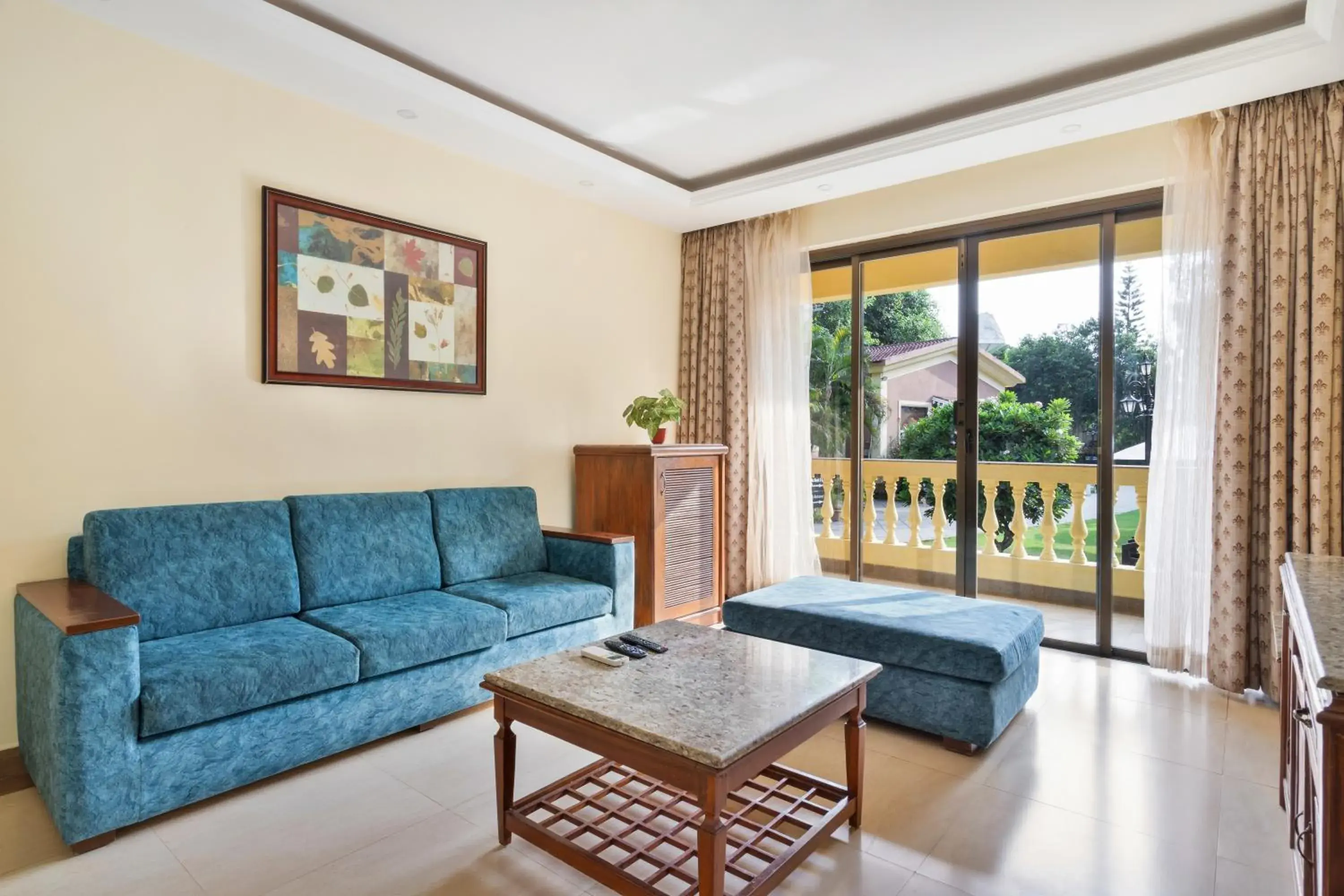 Living room in De Mandarin Beach Resort Suites & Villas, Candolim Living room in De Mandarin Beach Resort Suites & Villas, Candolim