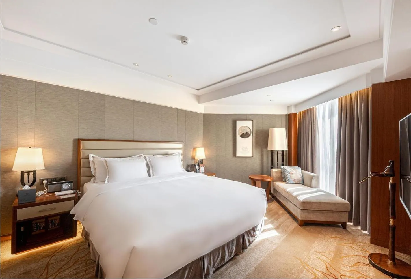 Bedroom in Shantou International Hotel