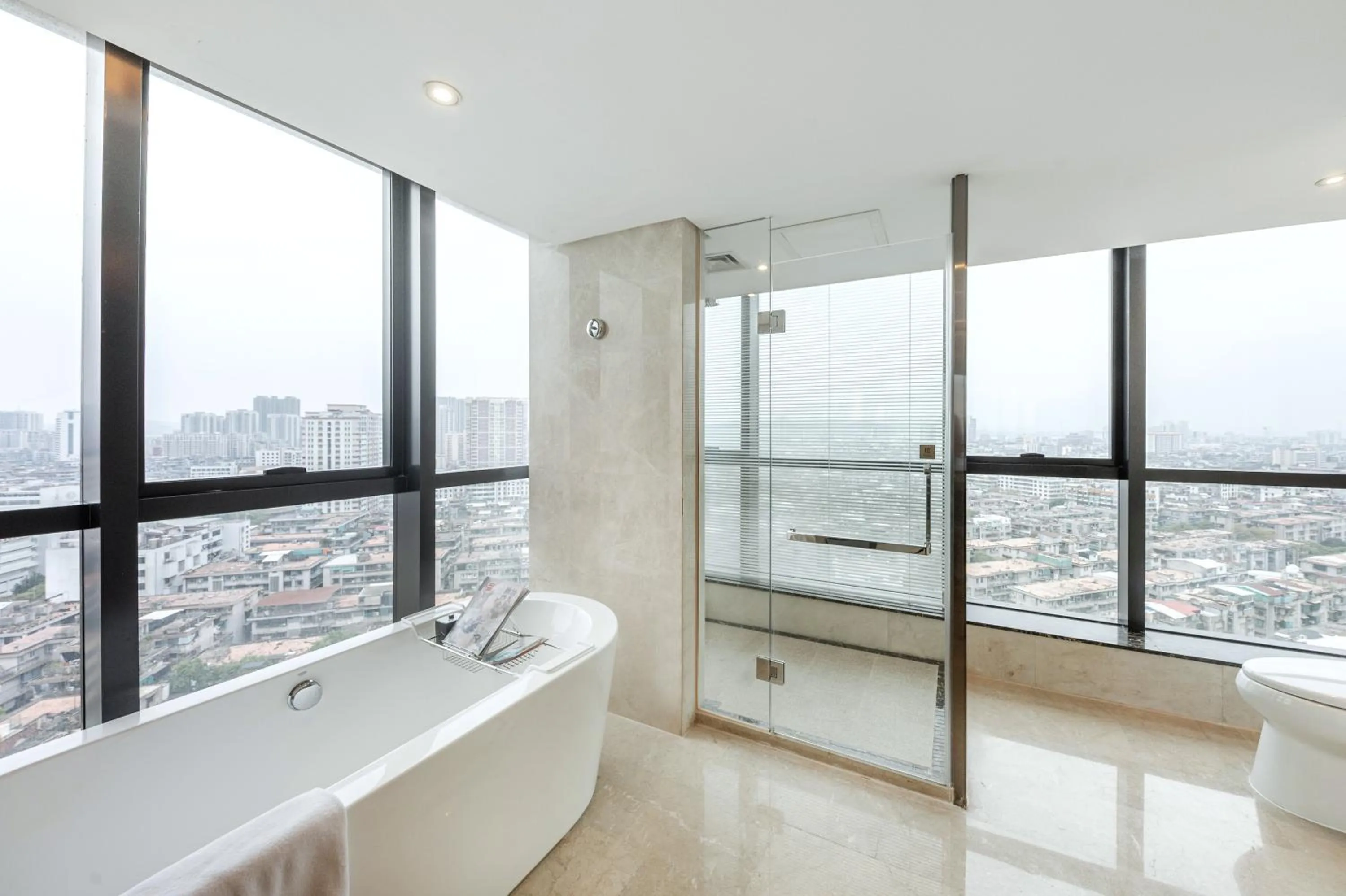 Bathroom in Shantou International Hotel