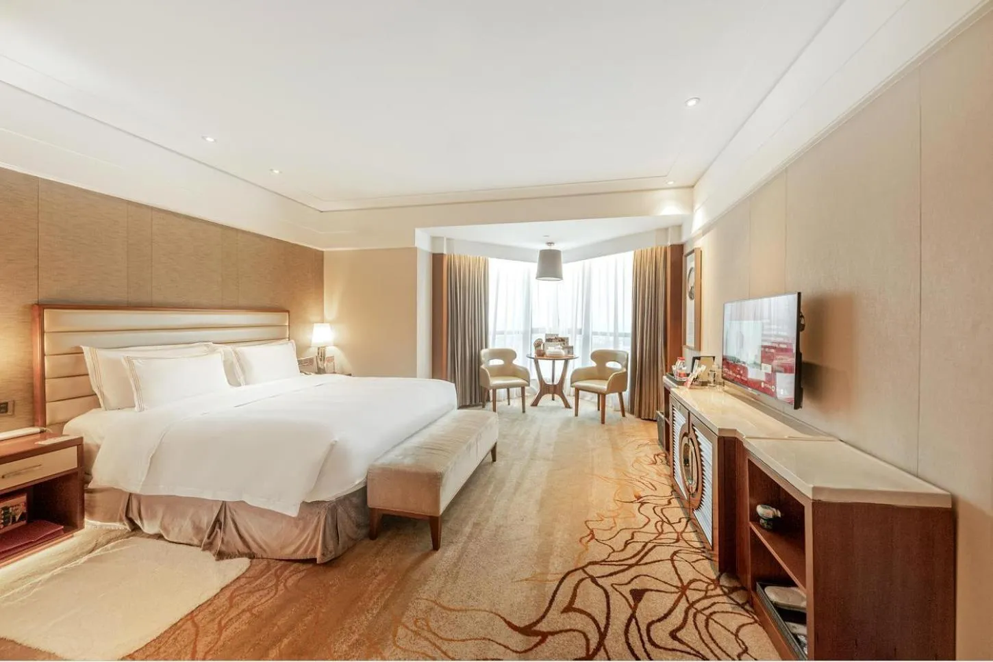 Bedroom in Shantou International Hotel