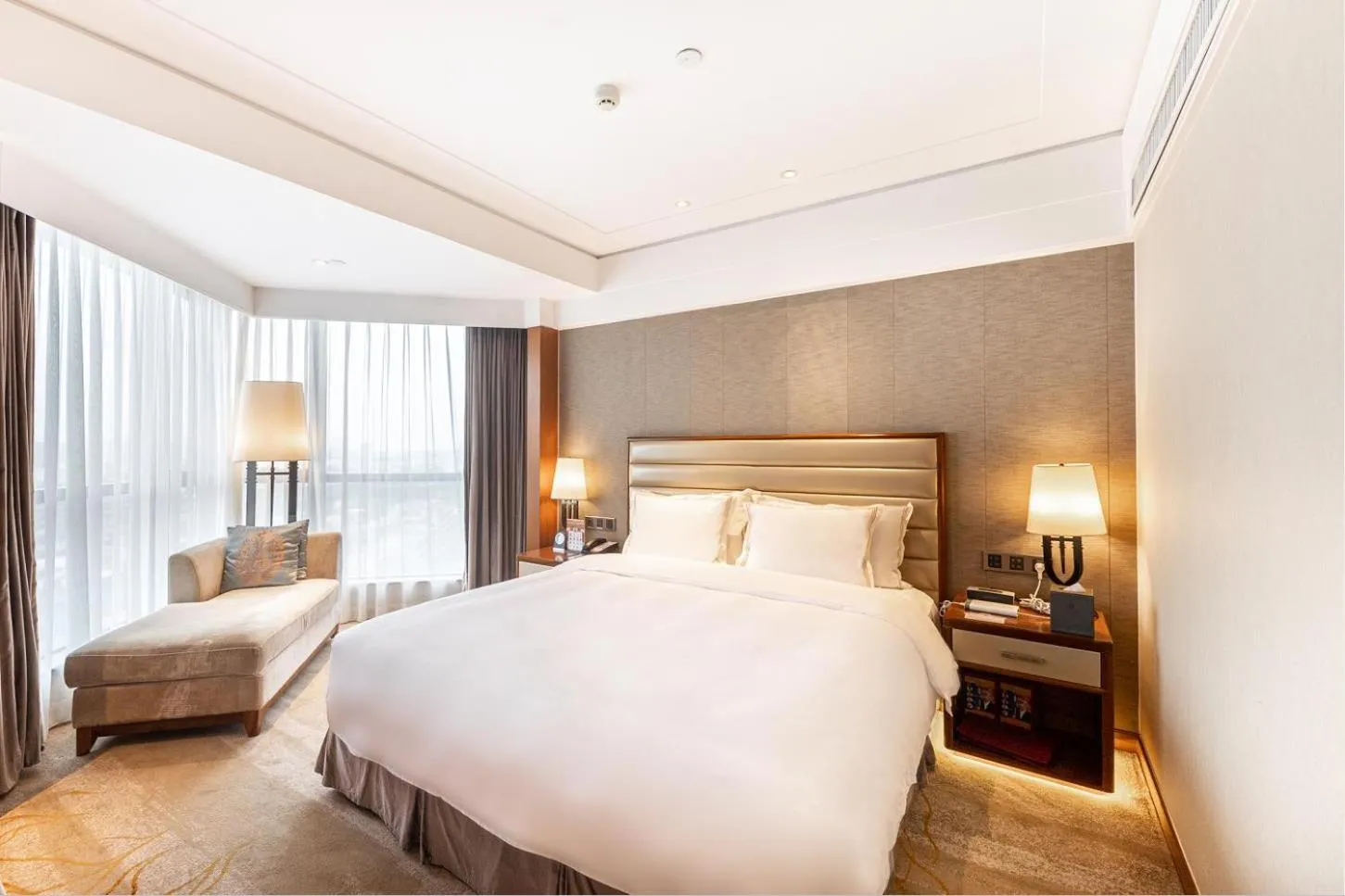 Bedroom in Shantou International Hotel
