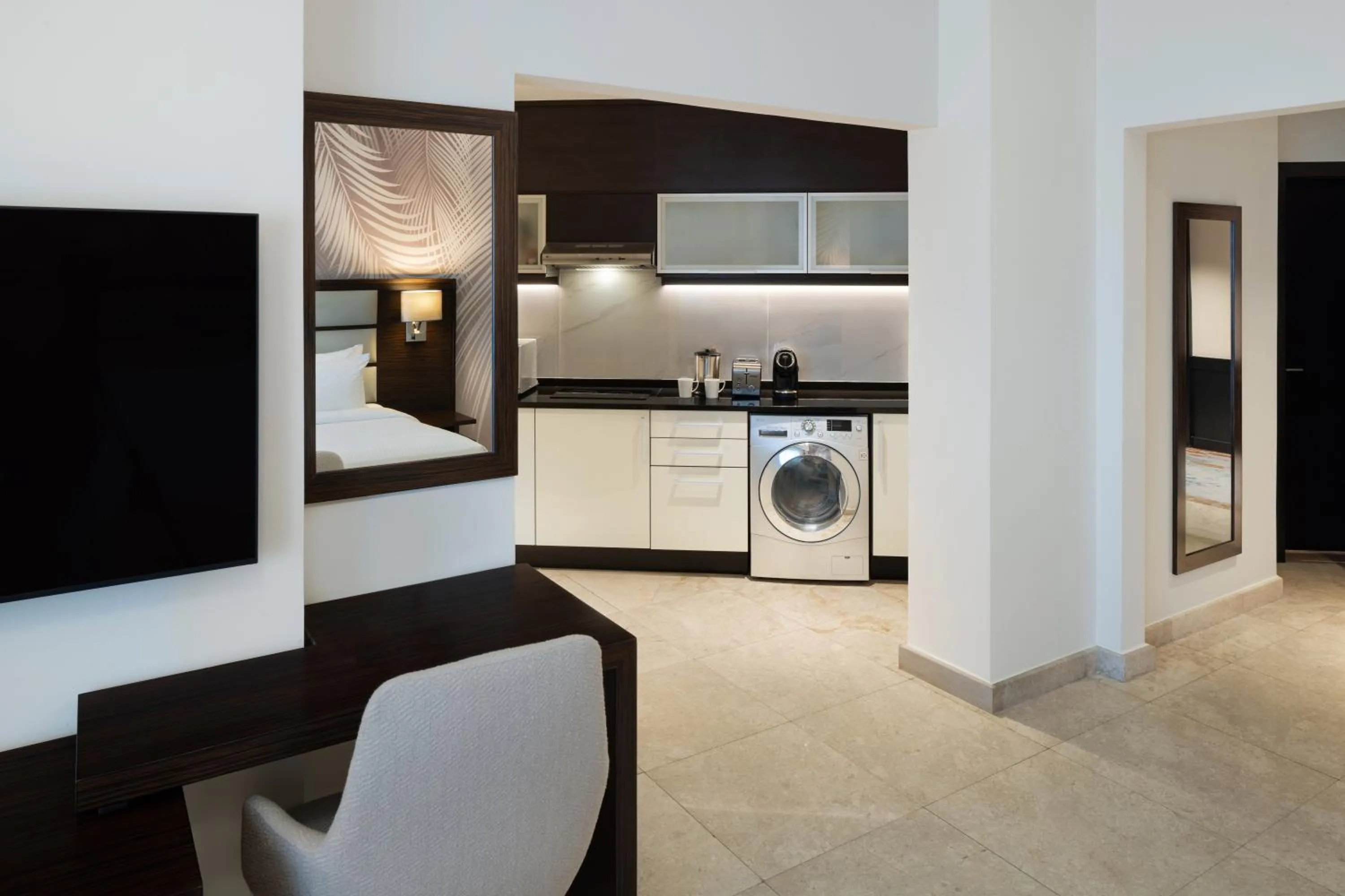 Kitchen or kitchenette in Vintage Grand Hotel Dubai