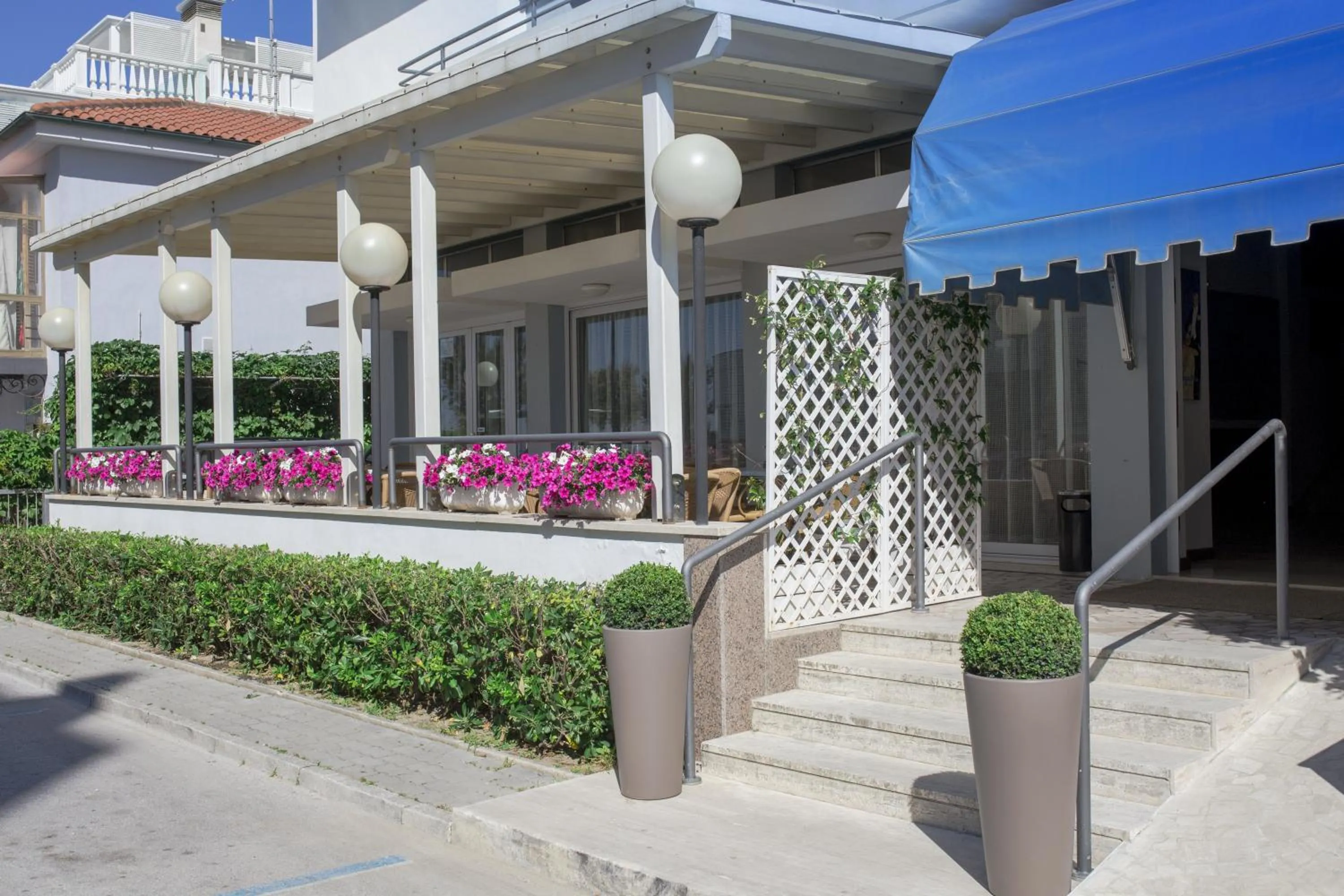 Facade/entrance in Hotel Paradiso