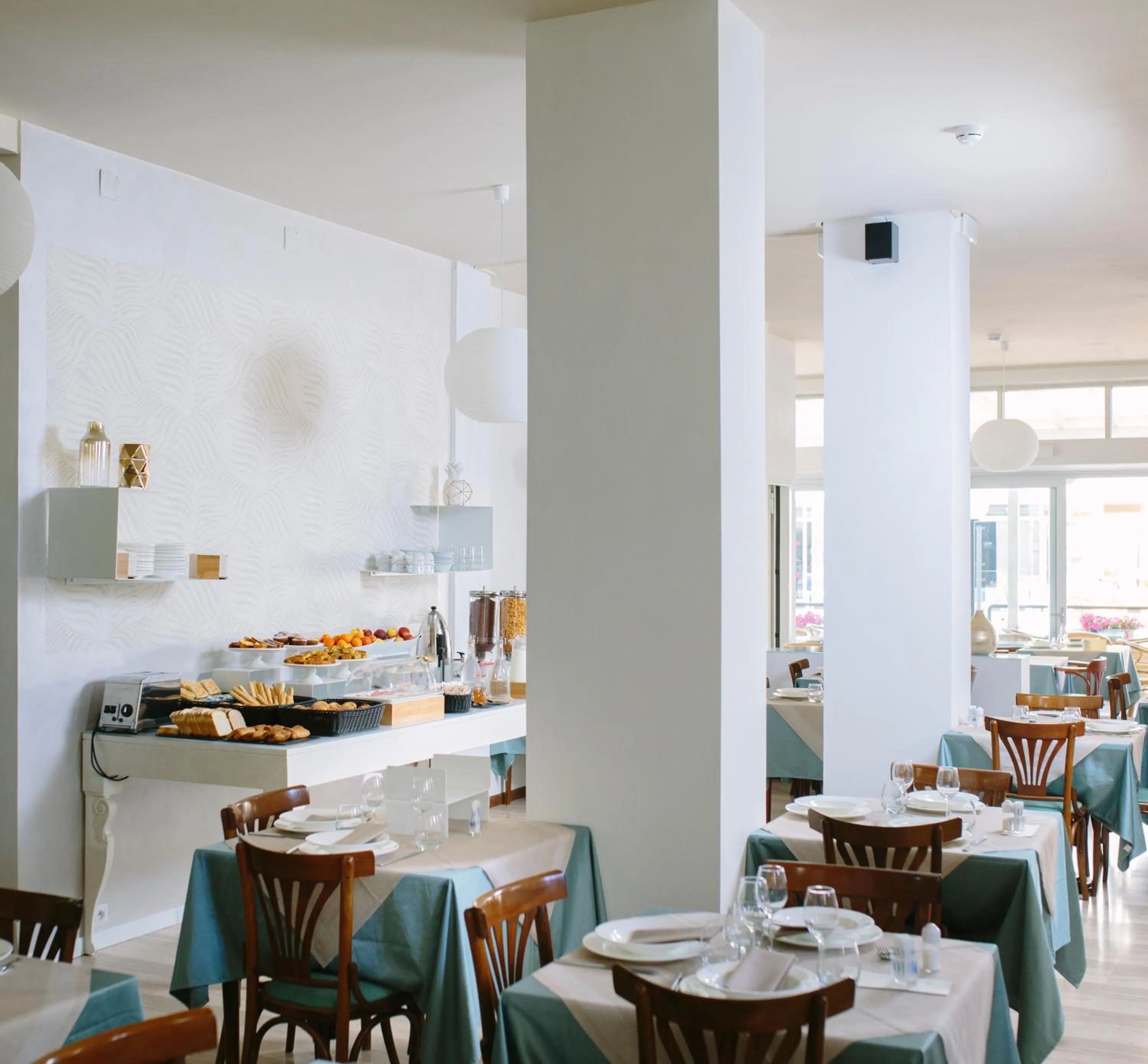 Restaurant/places to eat in Hotel Paradiso