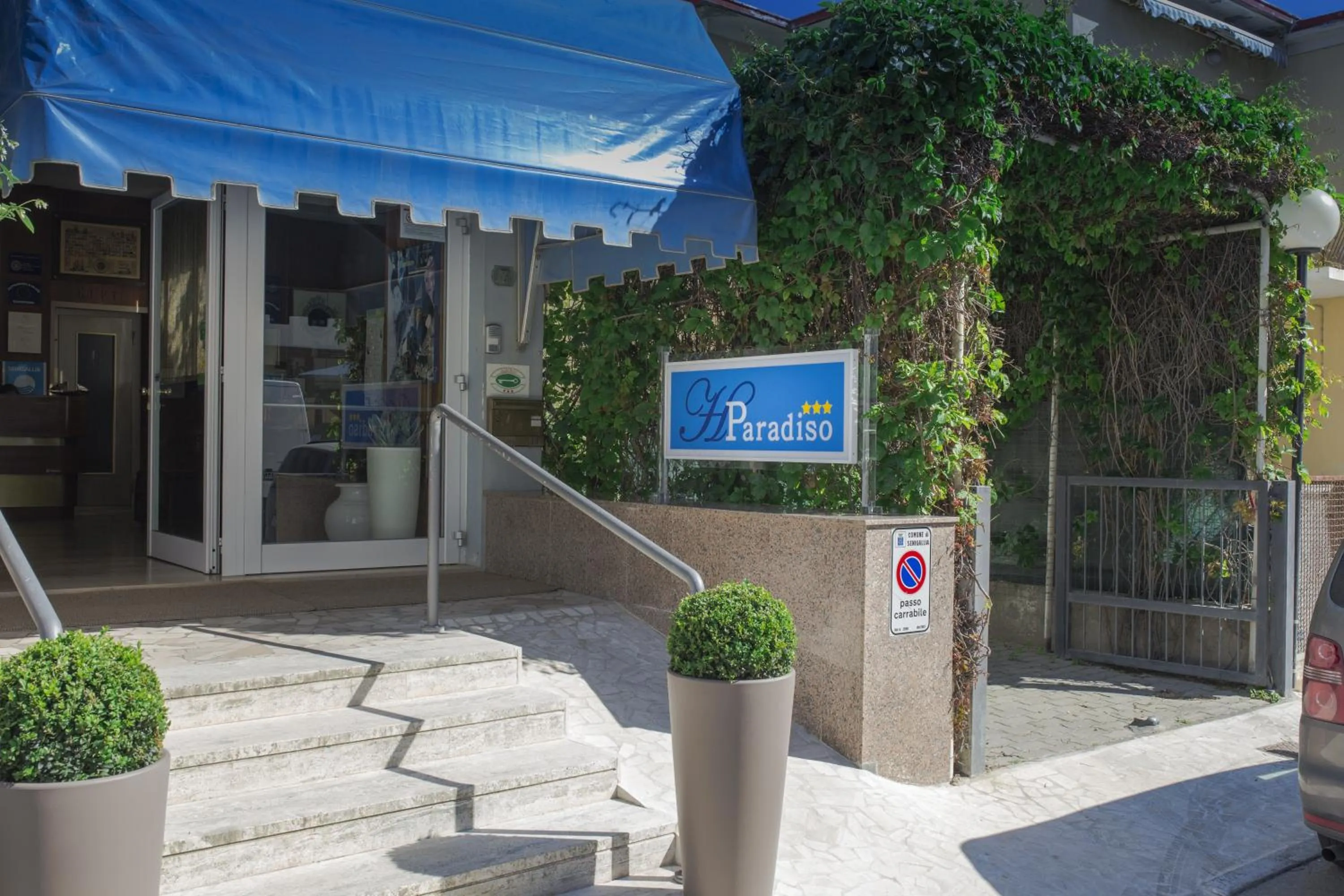 Facade/entrance in Hotel Paradiso