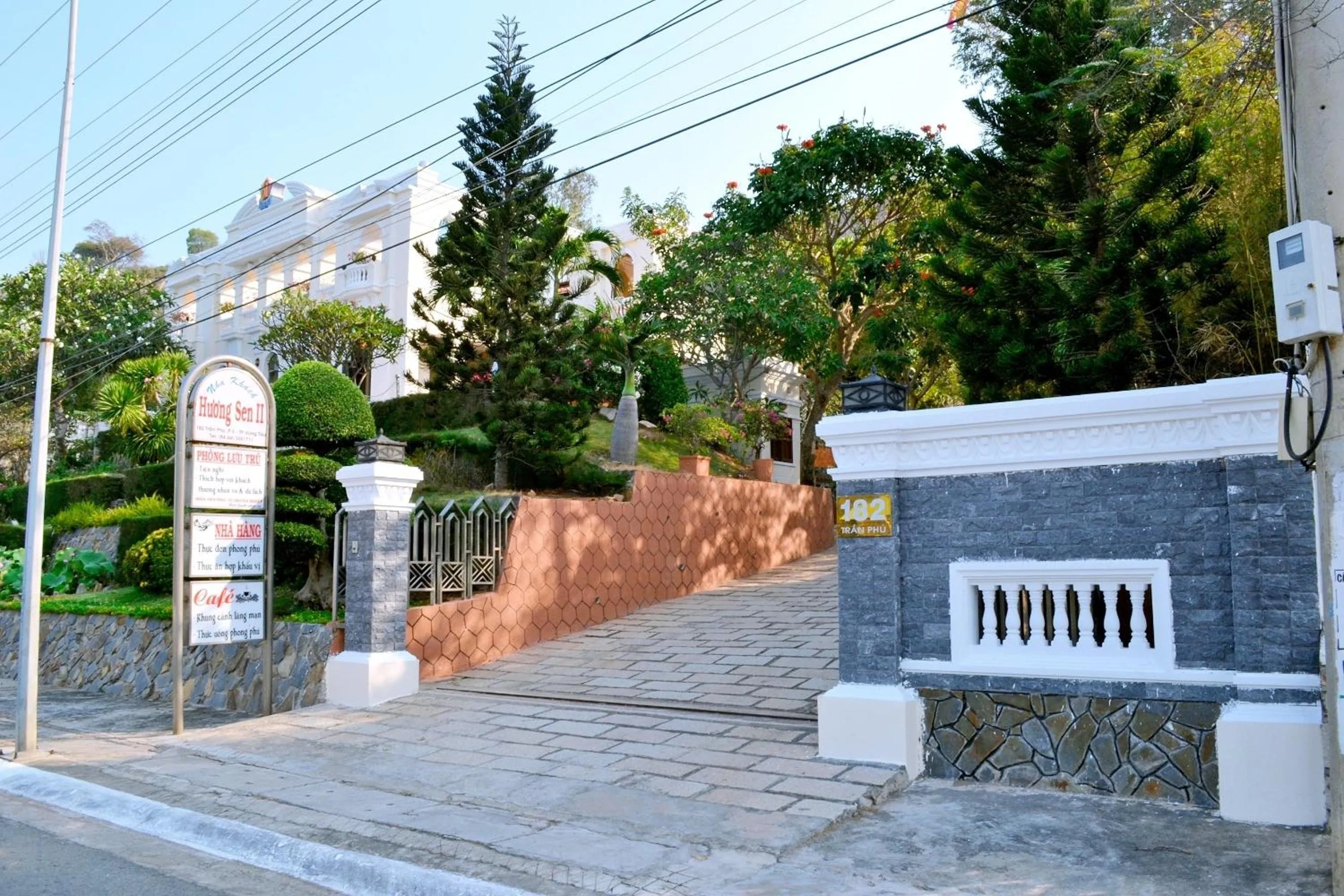Facade/entrance in Huong Sen 2 Vung Tau Hotel