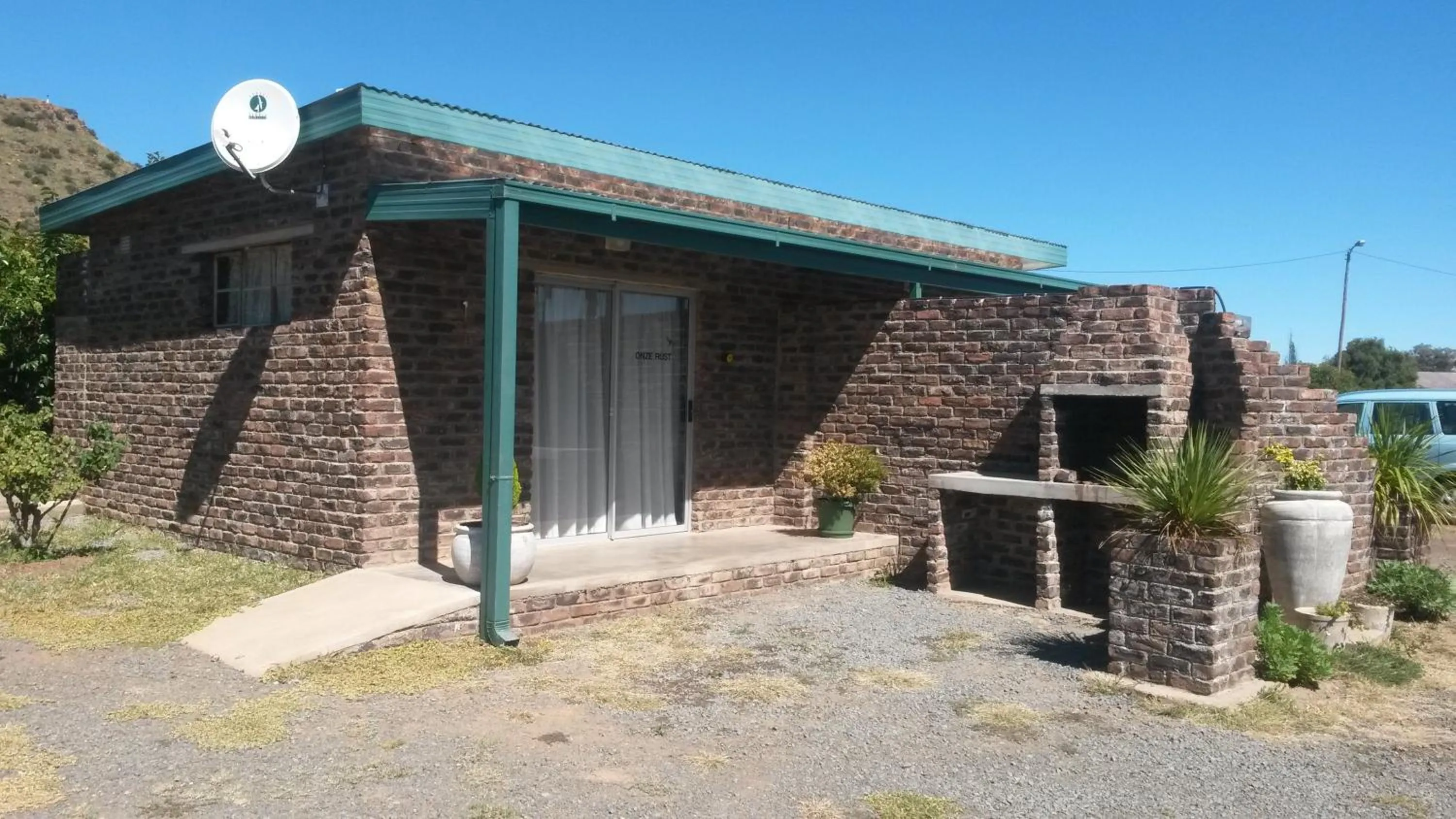 Facade/entrance in Onze Rust Guest House and caravanpark