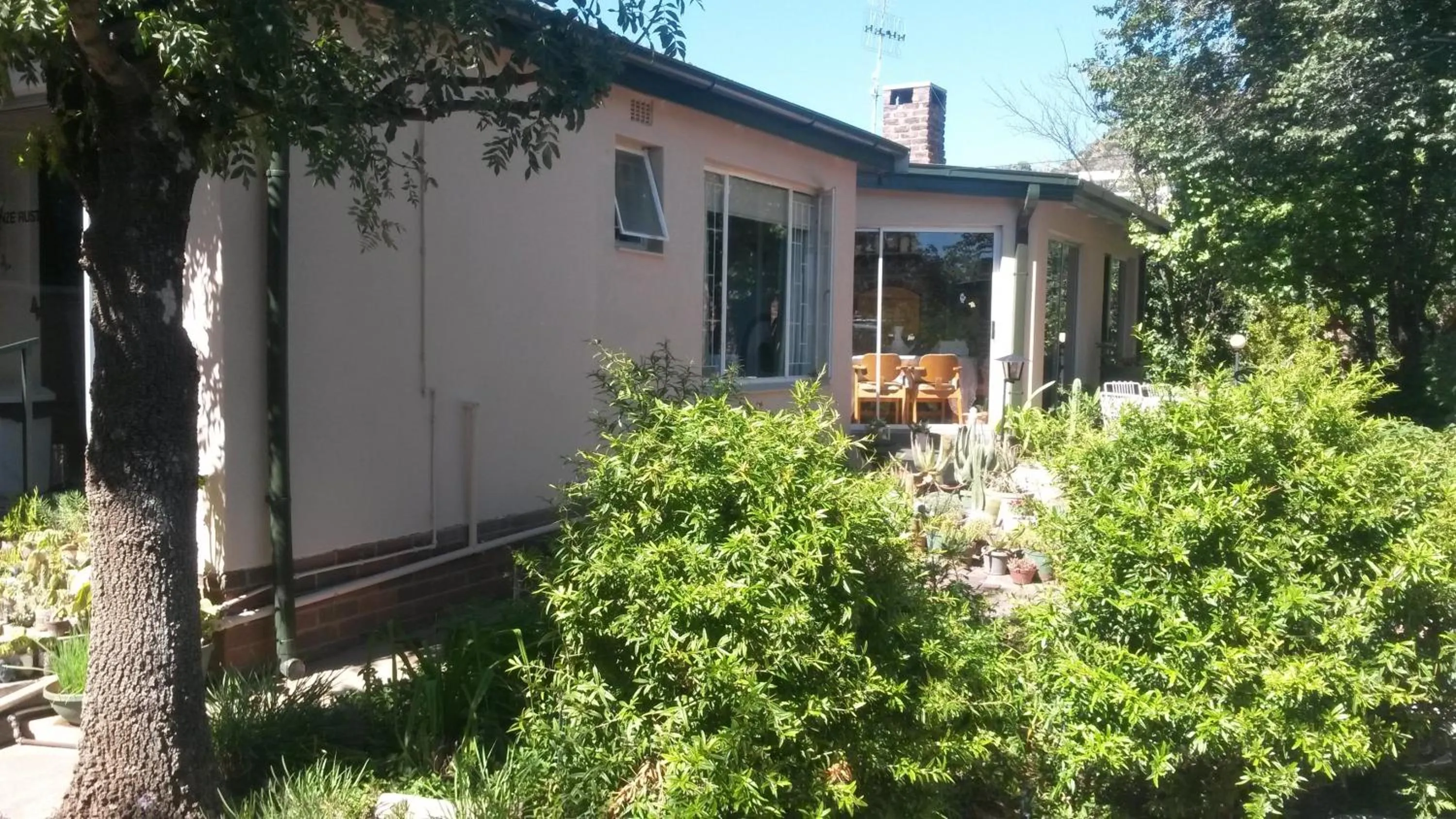 Facade/entrance in Onze Rust Guest House and caravanpark