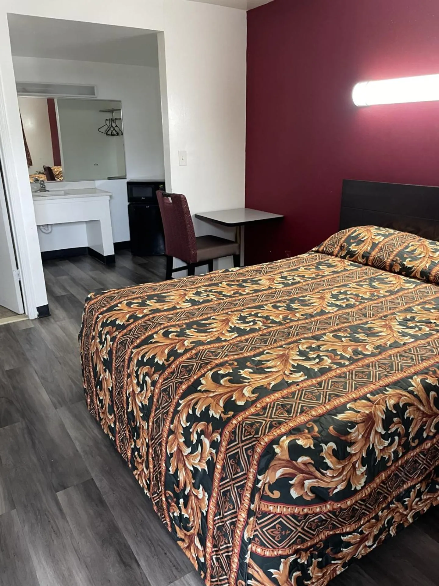 Bed in Budget Inn - Elizabeth, NJ