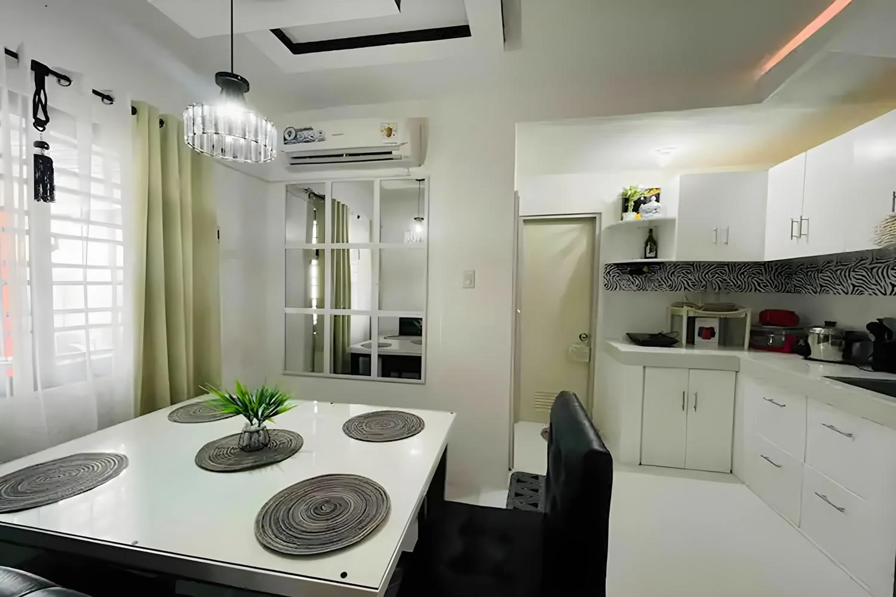 Kitchen or kitchenette in Shiella's Staycation House Cabanatuan
