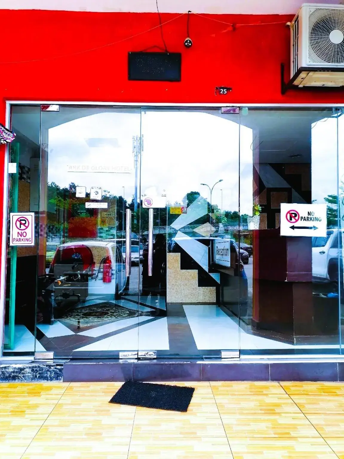 Facade/entrance in ARK HOTEL SUBANG Facade/entrance in ARK HOTEL SUBANG