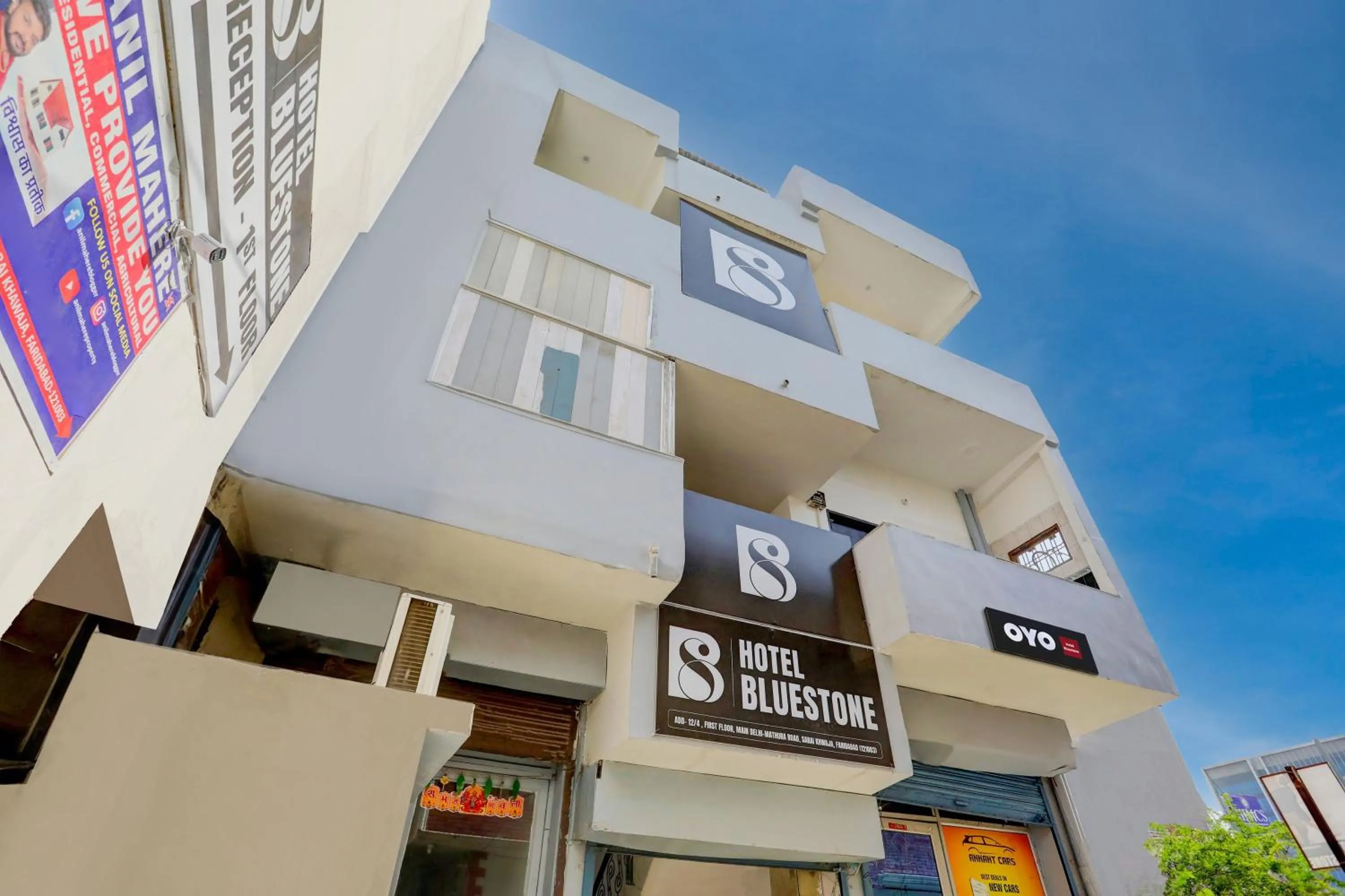 Facade/entrance in Hotel Live View