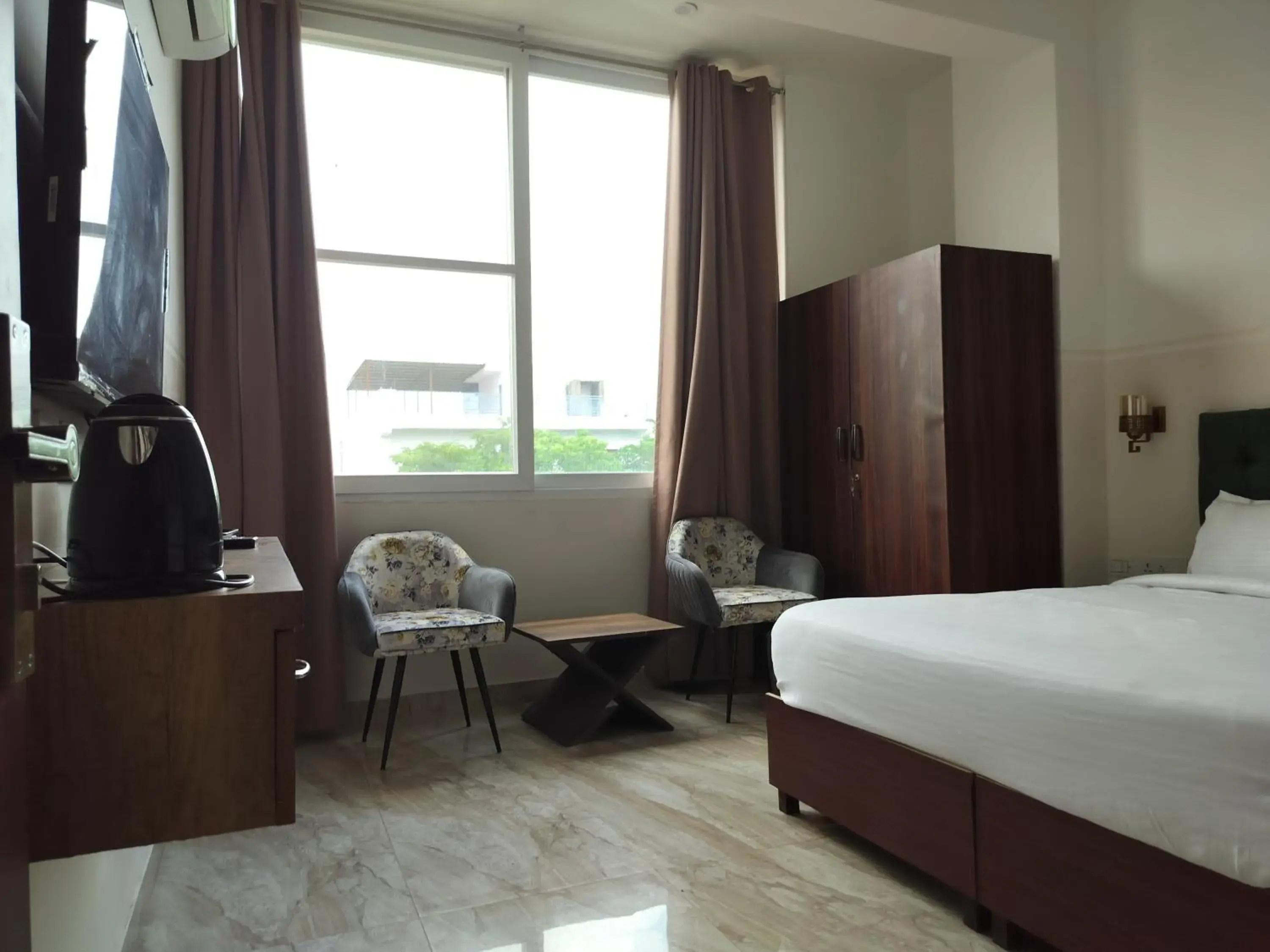 Bedroom, Bed in Saffron Inn - Expo India Mart Bedroom, Bed in Saffron Inn - Expo India Mart