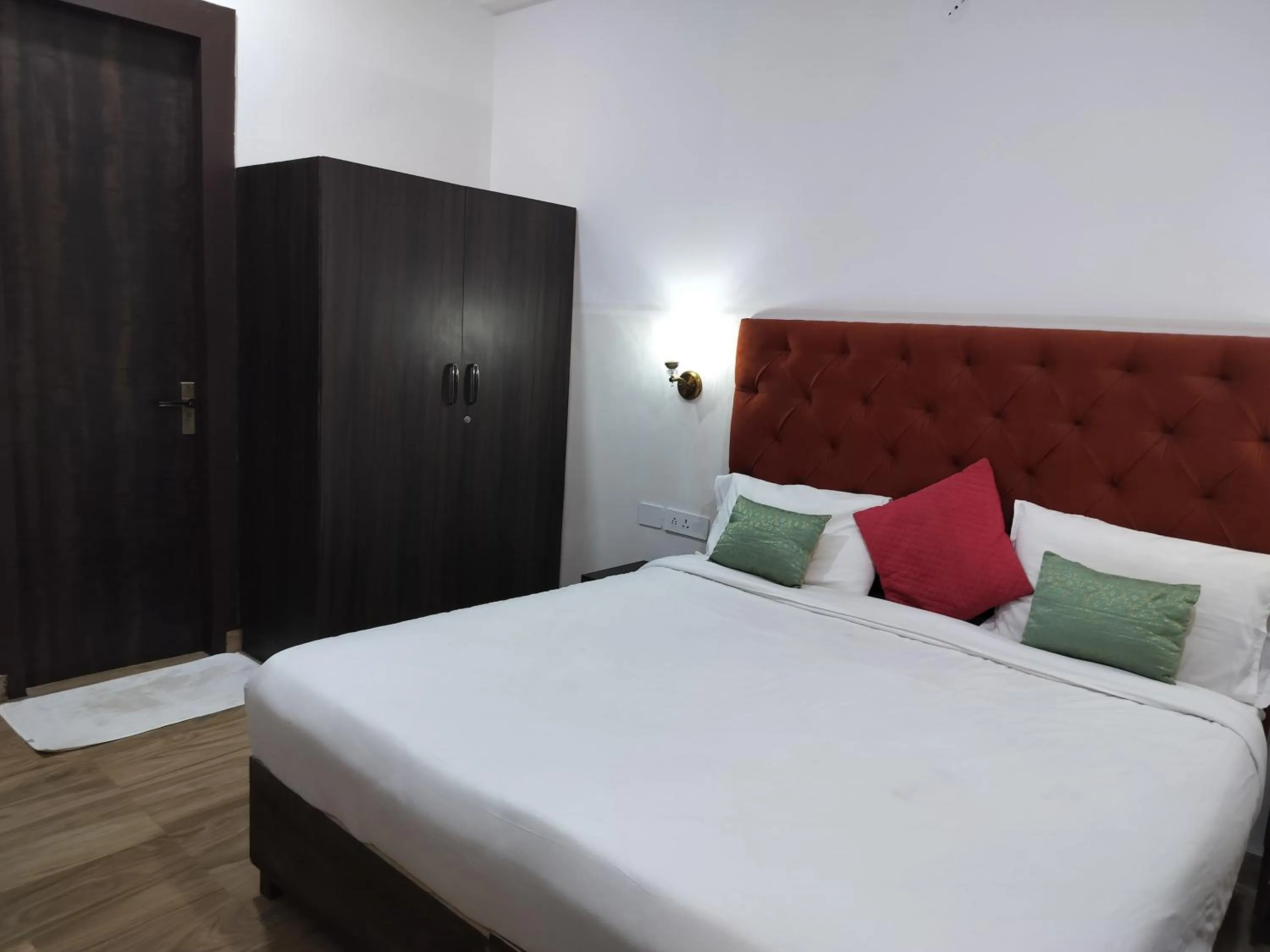 Bedroom, Bed in Saffron Inn - Expo India Mart