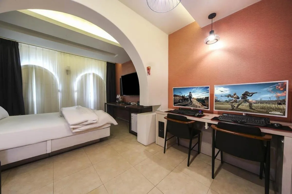 Photo of the whole room, Bed in Hwamyeong Sky Hotel