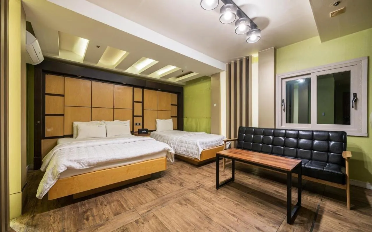 Photo of the whole room, Bed in Hwamyeong Sky Hotel