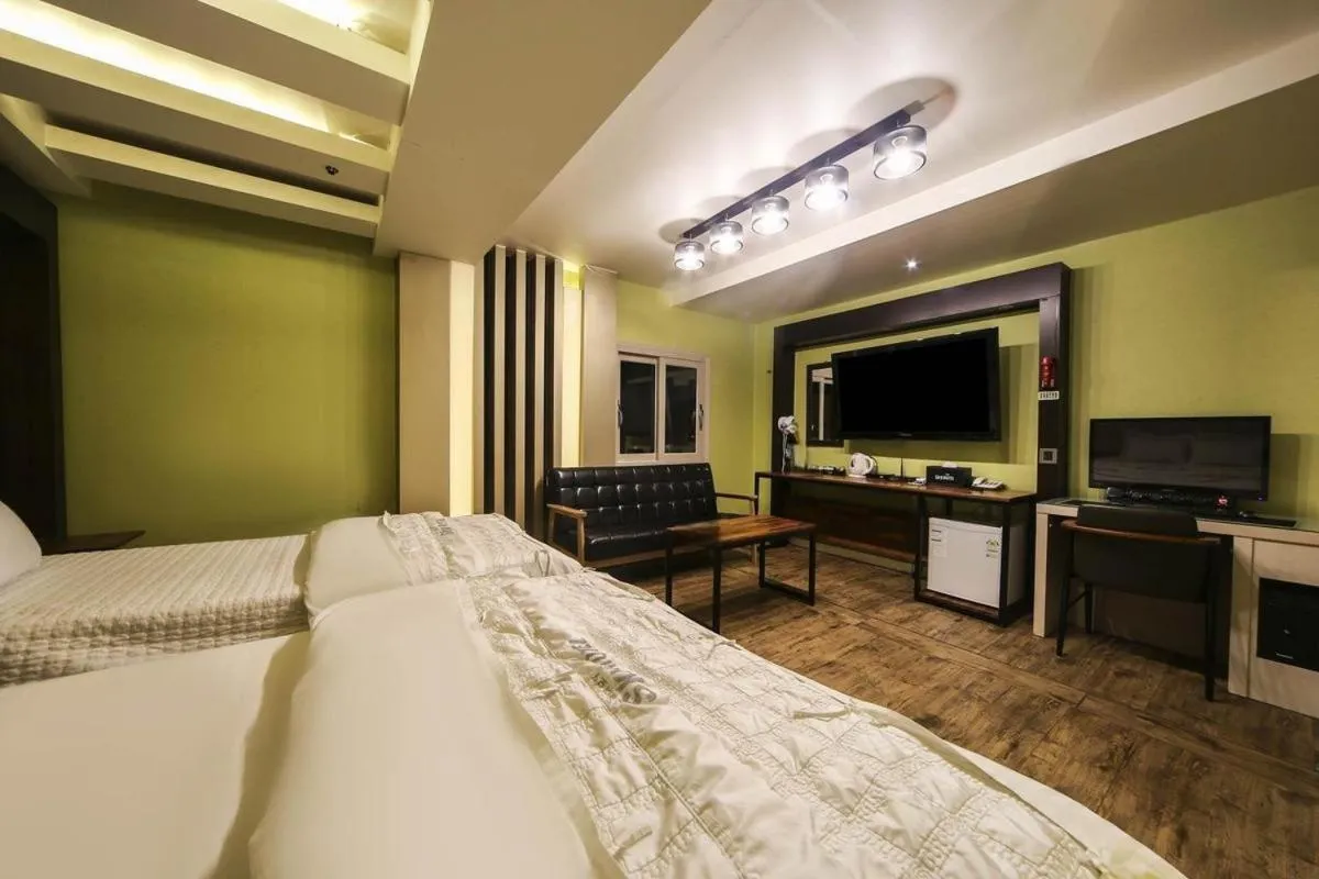 Photo of the whole room, Bed in Hwamyeong Sky Hotel