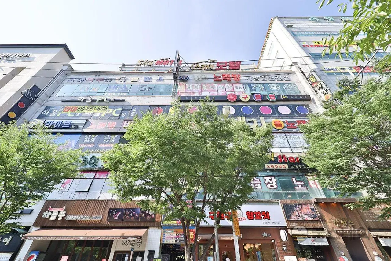 Property building in Hwamyeong Sky Hotel Property building in Hwamyeong Sky Hotel