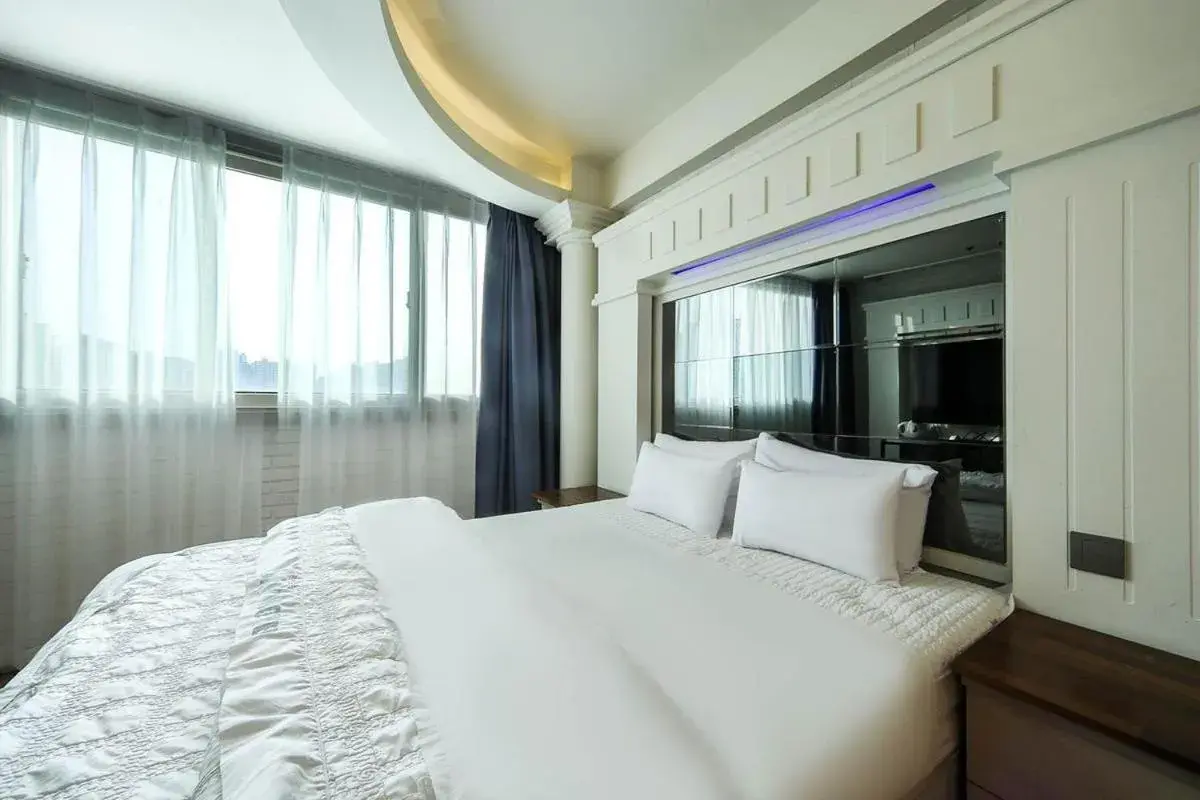 Bed in Hwamyeong Sky Hotel Bed in Hwamyeong Sky Hotel