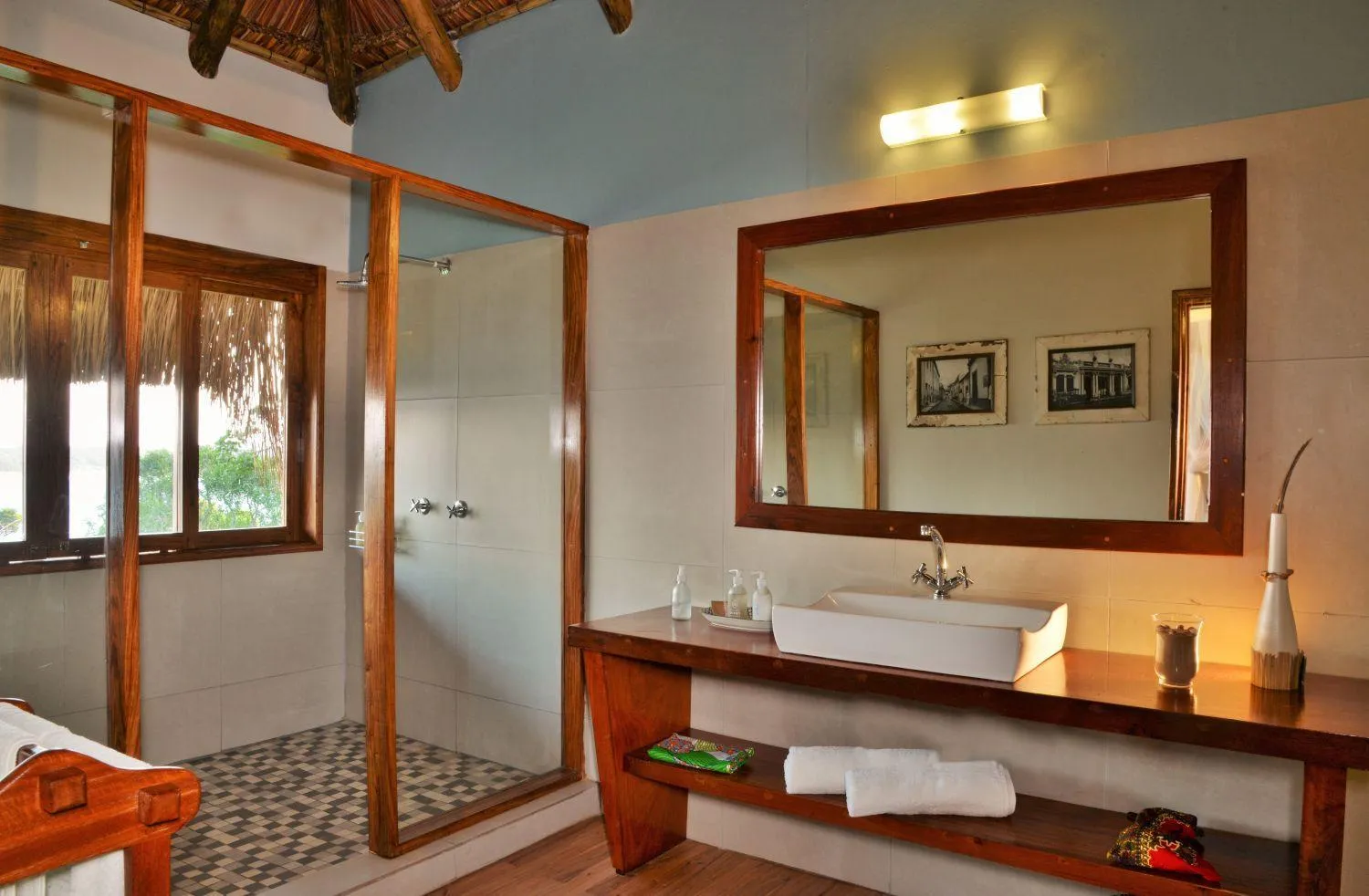Bathroom in Machangulo Beach Lodge