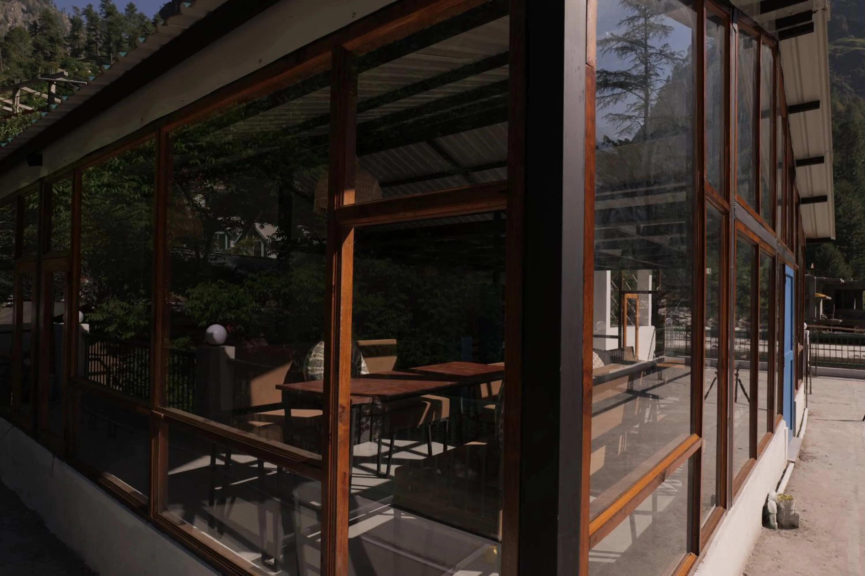 The Trippy Tribe Riverside Hostel Kasol