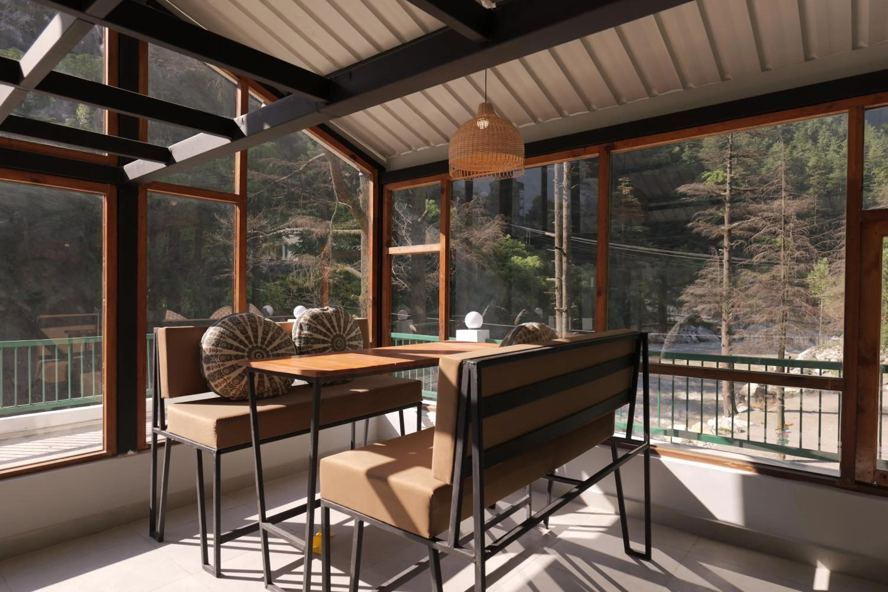 The Trippy Tribe Riverside Hostel Kasol