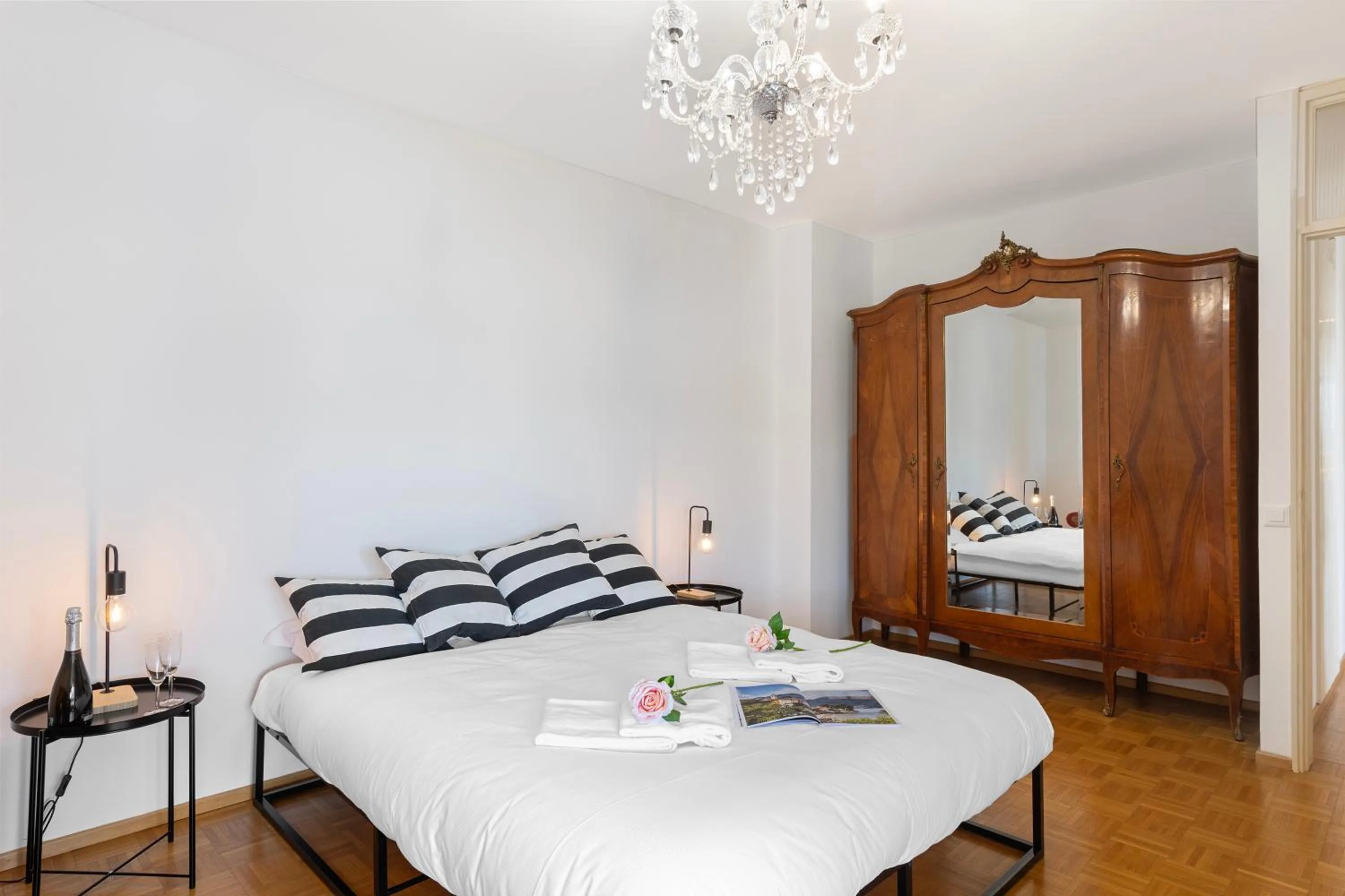 Bedroom, Bed in Casa Serenella Splendid Lake View - Happy Rentals