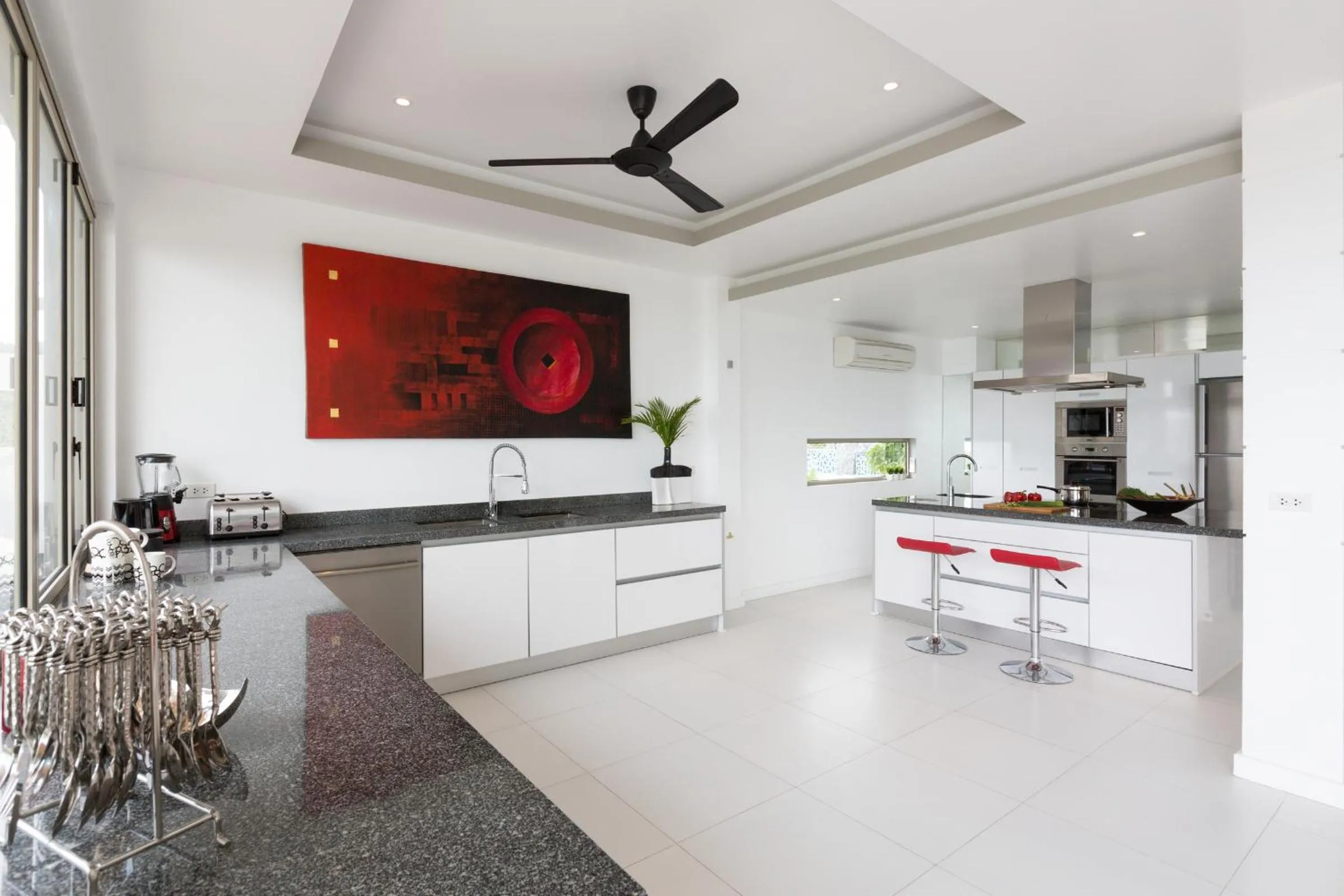 Kitchen or kitchenette in Villa Jaliza - Chaweng Noi