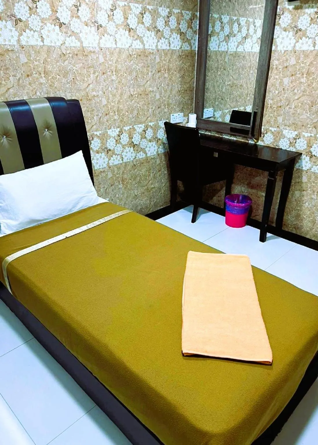 Photo of the whole room, Bed in ARK HOTEL MELAWATI