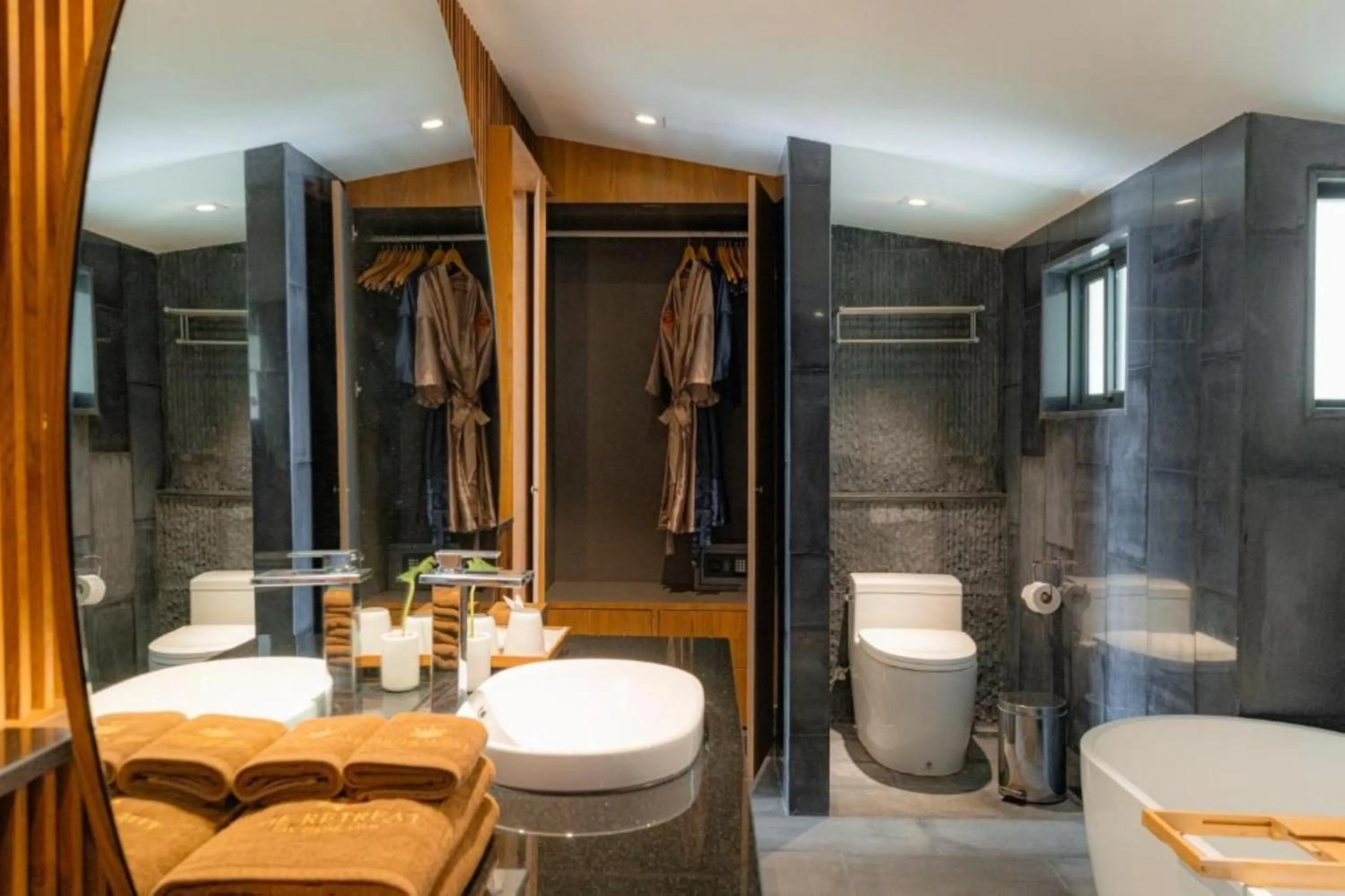 Toilet in Big Sun Residences By iRETREAT