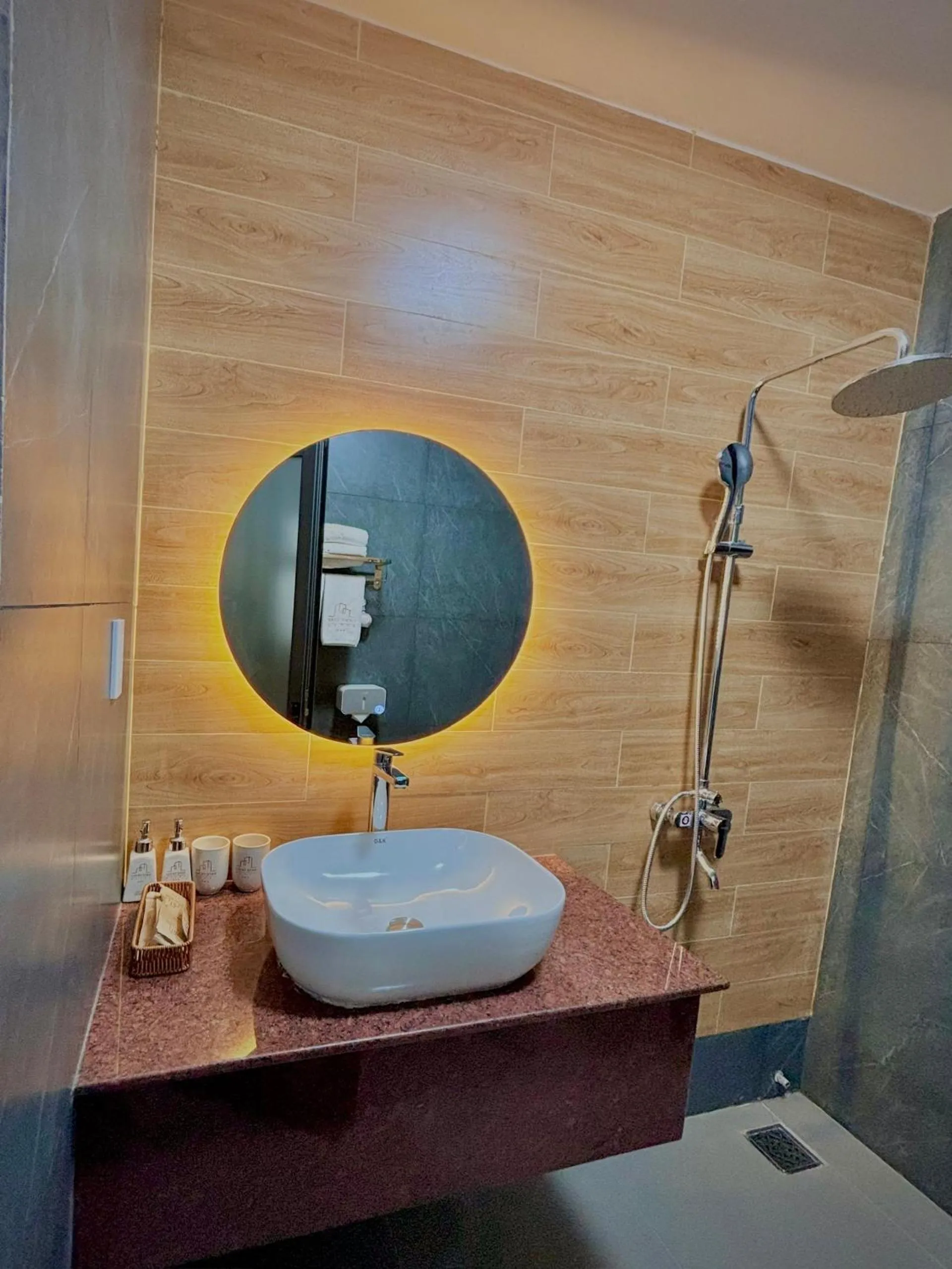 Toilet in LuckyStar Hotel