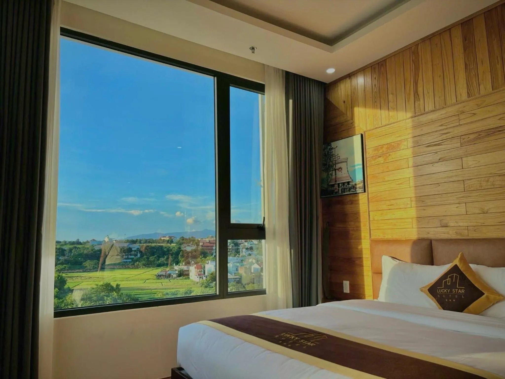 Bed in LuckyStar Hotel