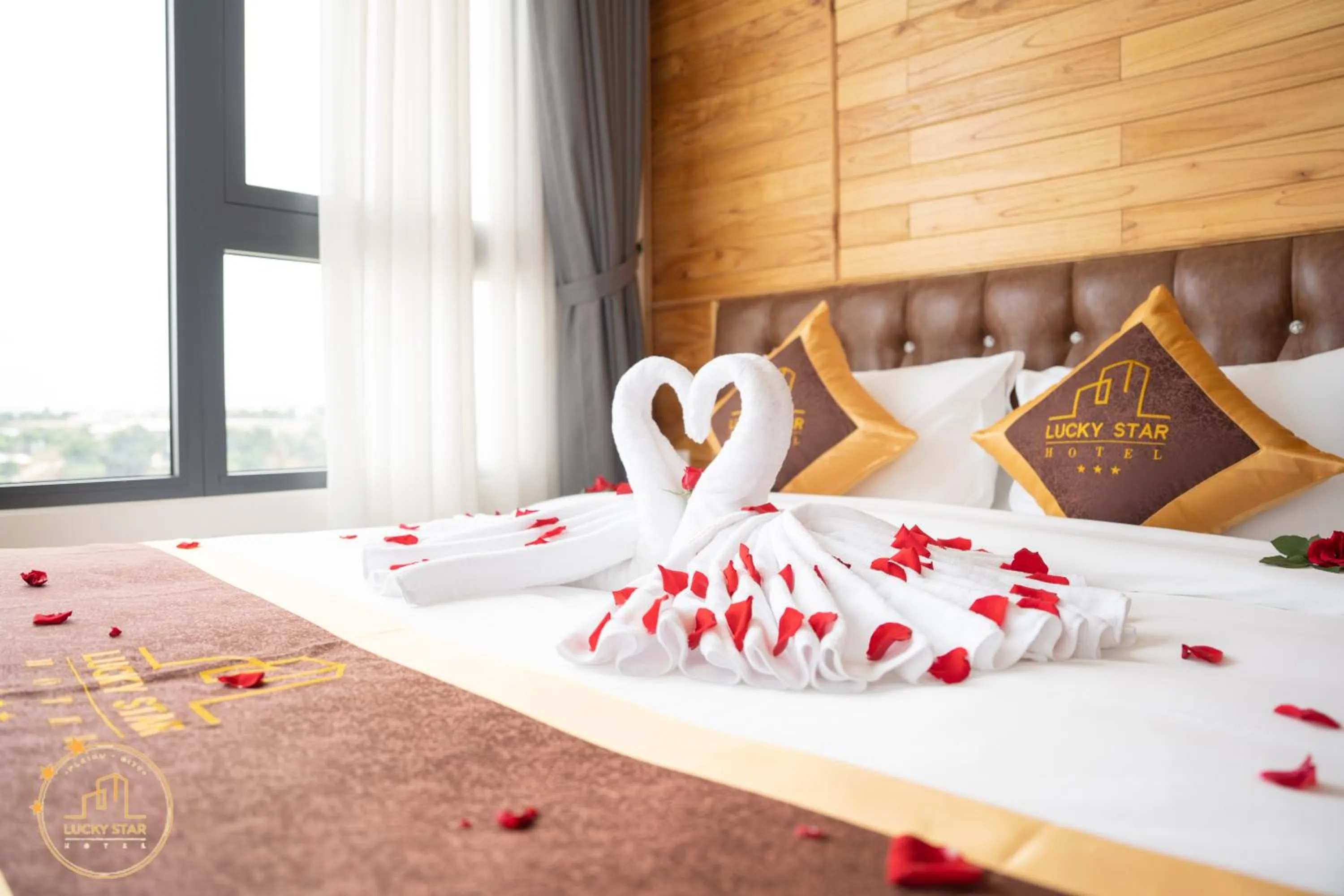 Bed in LuckyStar Hotel