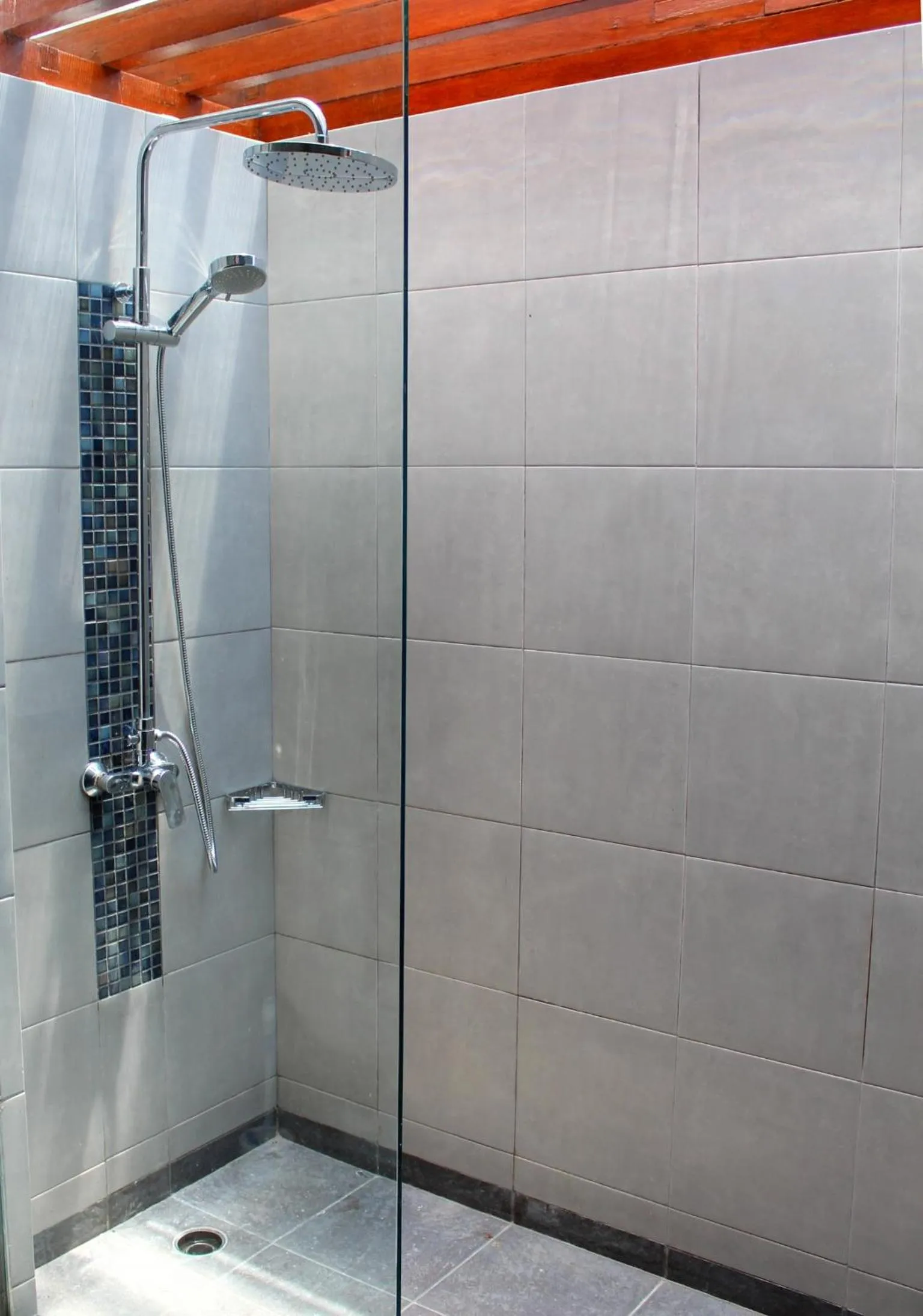 Shower in Villa Karingal