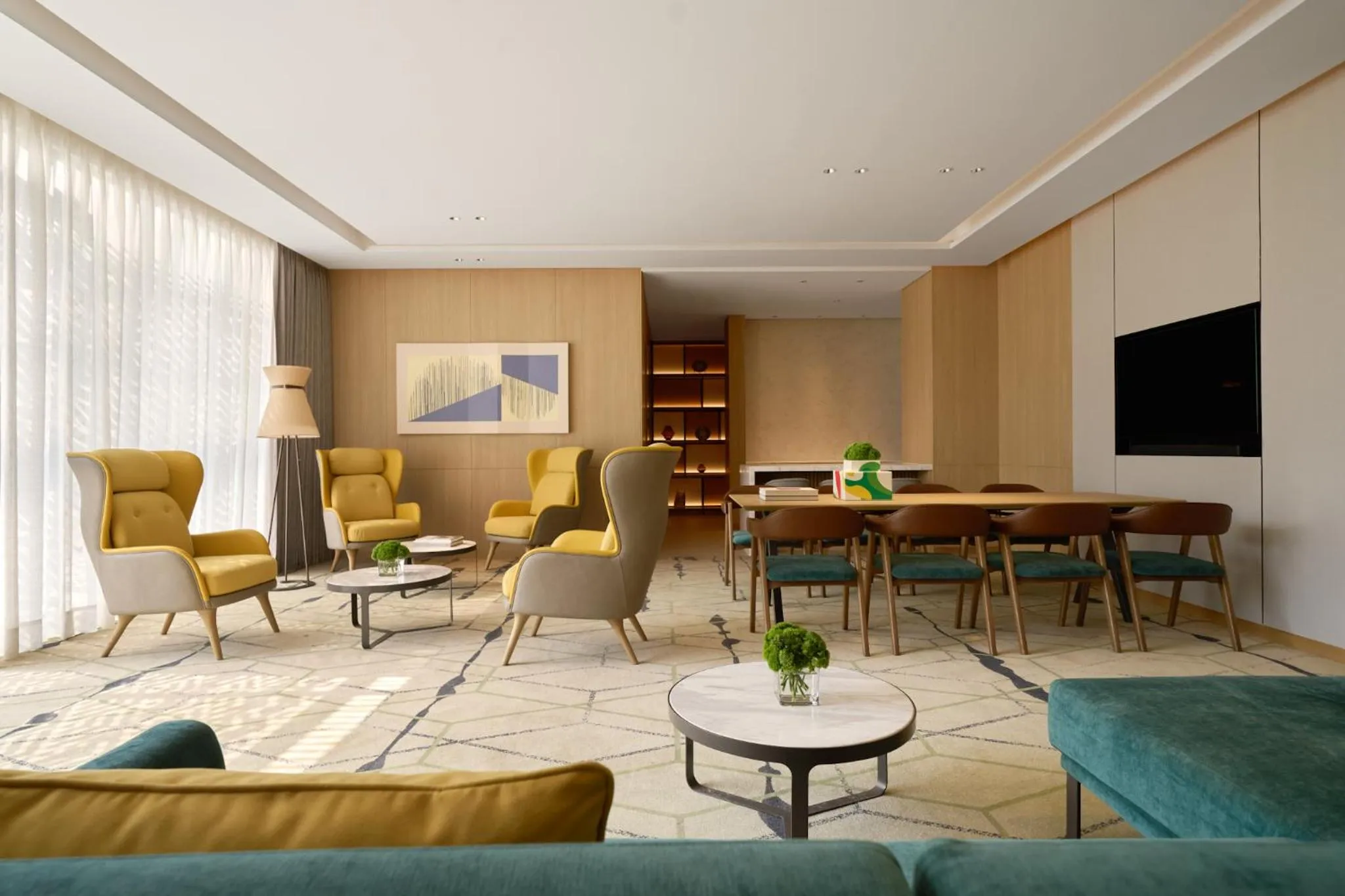 Lounge or bar in Holiday Inn & Suites Vientiane by IHG