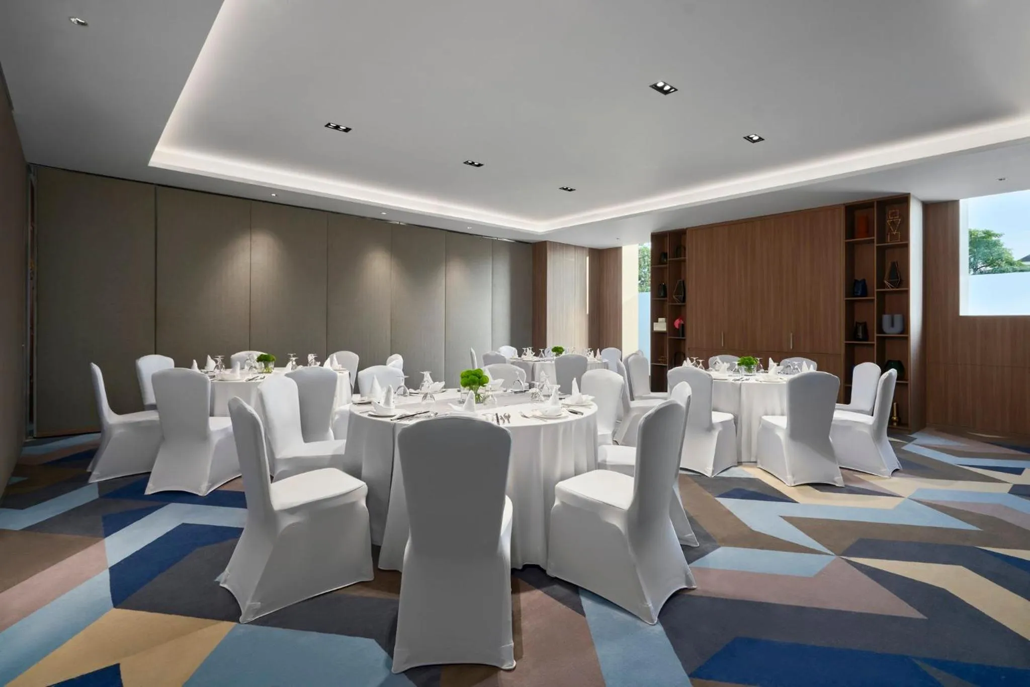 Meeting/conference room in Holiday Inn & Suites Vientiane by IHG