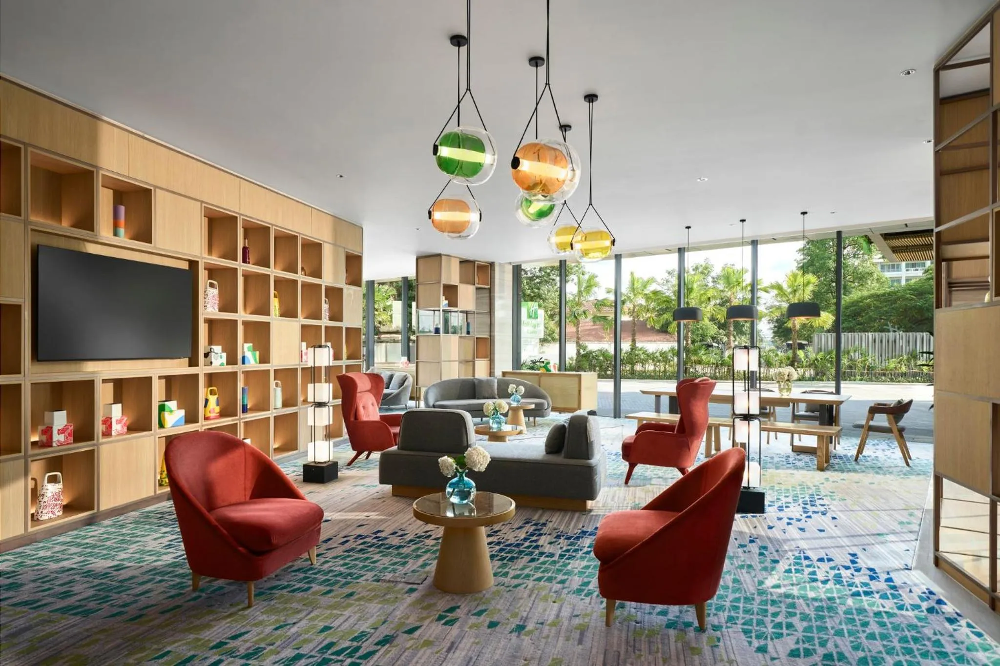 Lounge or bar in Holiday Inn & Suites Vientiane by IHG